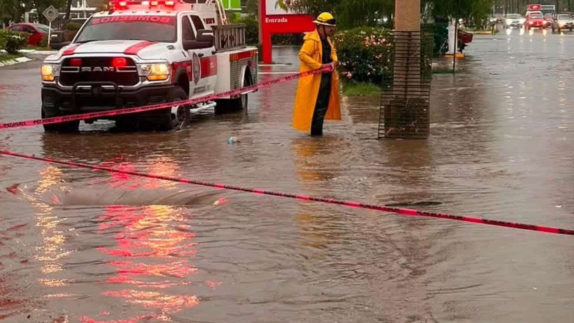 Tormenta con Granizo Provoca Fuertes Encharcamientos en Tepic, Nayarit