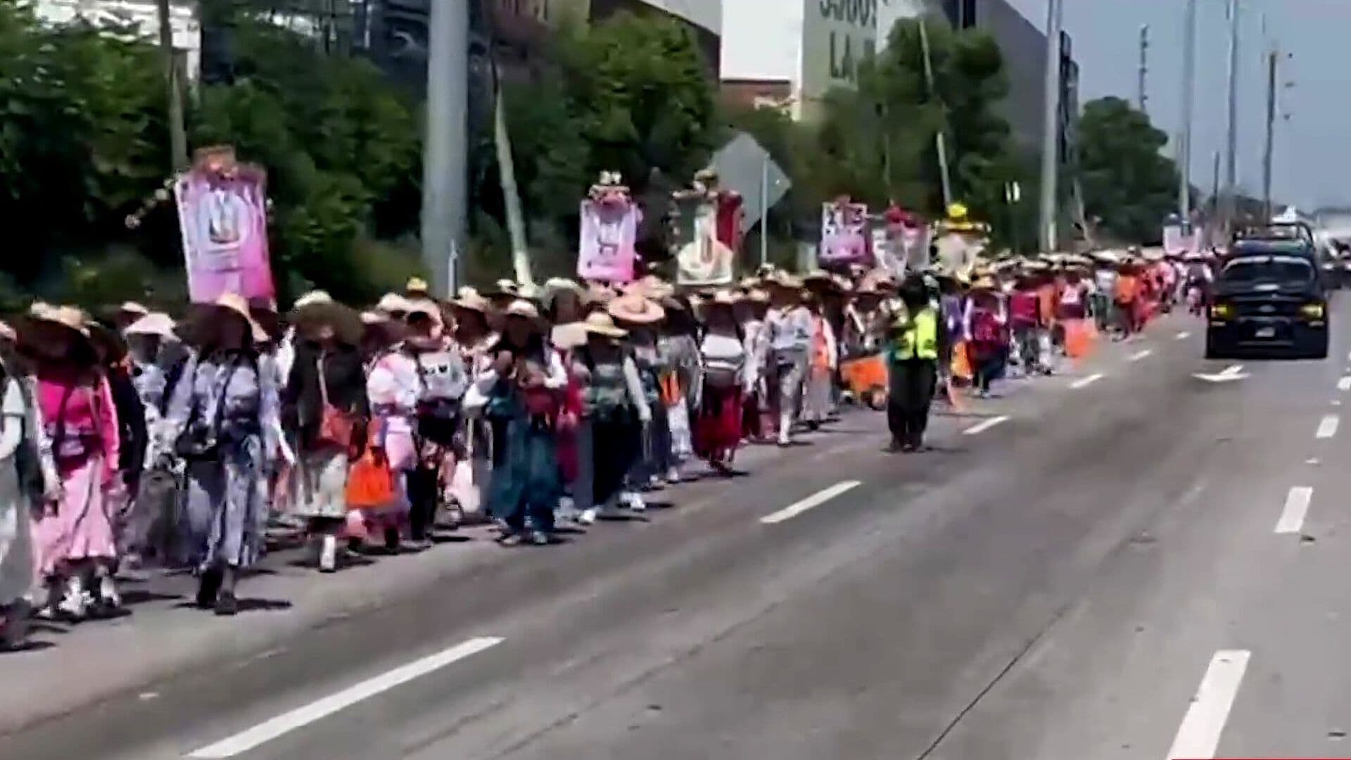 Más de 25 Mil Mujeres Peregrinan de Querétaro a la Basílica de Guadalupe