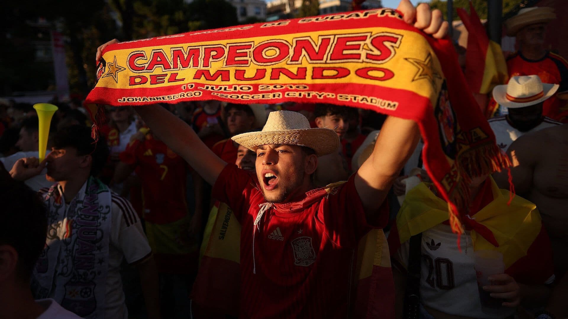 Así Festejan los Españoles su Segunda Copa del Mundo Tras Vencer a Argentina