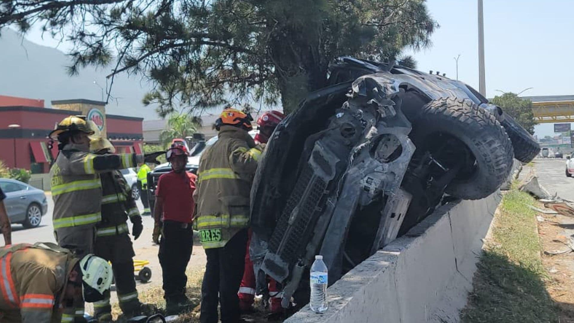 Identifican a Joven Fallecido y a Heridos en Accidente Vial en Carretera Nacional en Monterrey