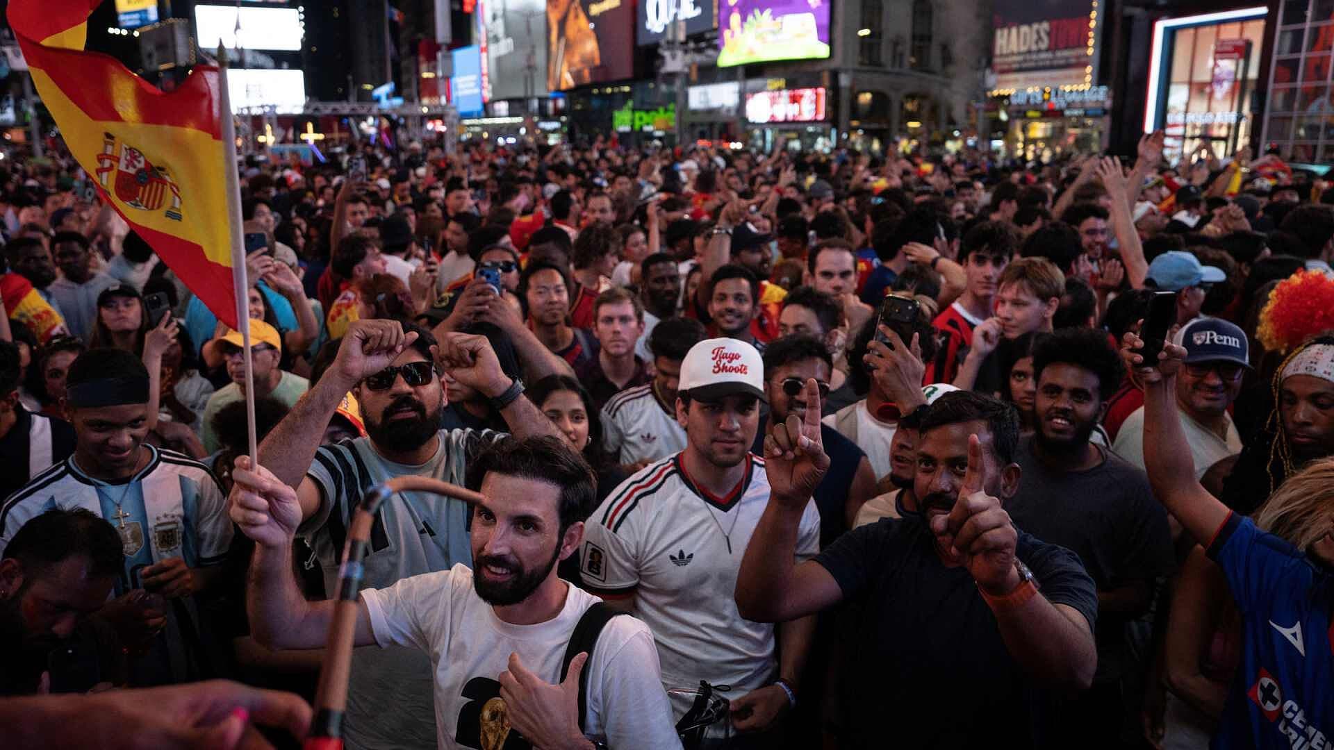 Video: Times Square Se Pintó de Rojo por Festejos a España, Campeón del Mundial 2026