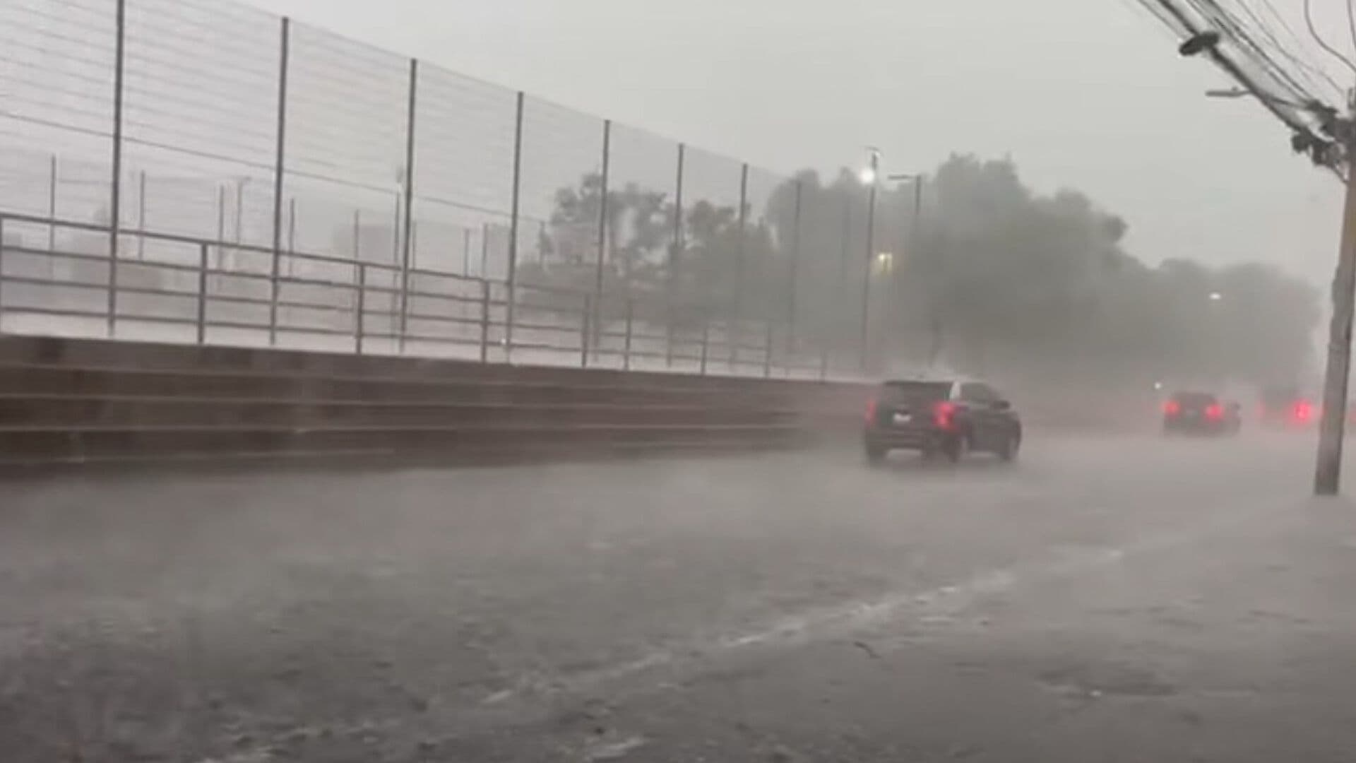 Intensa Granizada Cubre de Blanco Hoy las Calles de Tecámac, Edomex