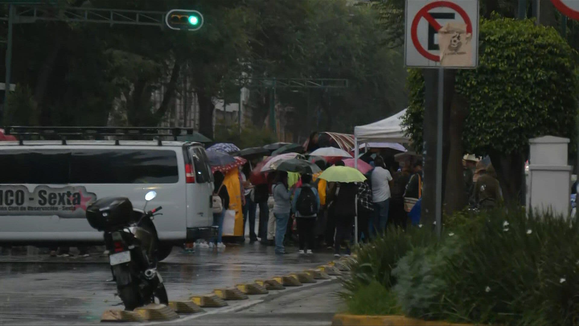Lluvia en la Zona Centro Cae sobre Manifestantes de la Comunidad Indígena, CDMX