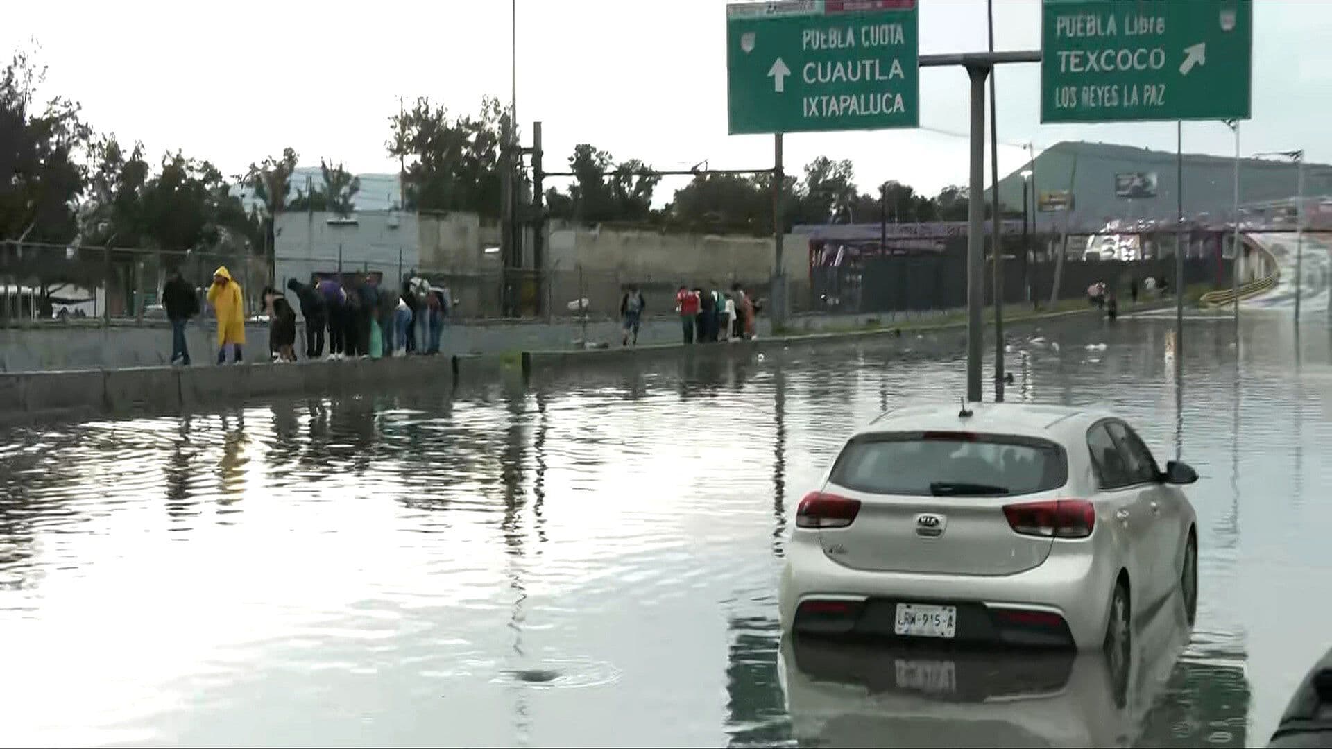 Inundación en la Ignacio Zaragoza: Tráfico Paralizado en el Puente de la Concordia tras Lluvias