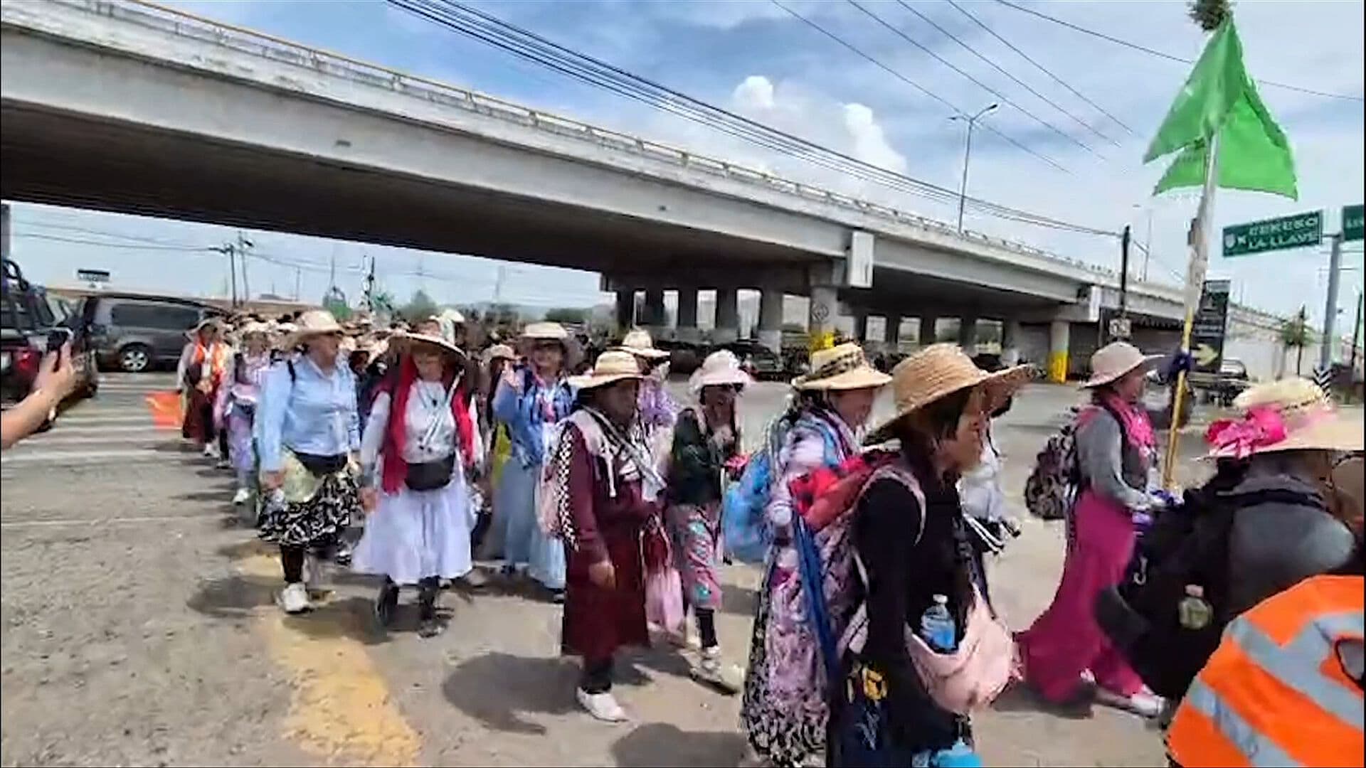 Marea Guadalupana: 30 Mil Mujeres de Querétaro Caminan Hacia la Basílica de Guadalupe