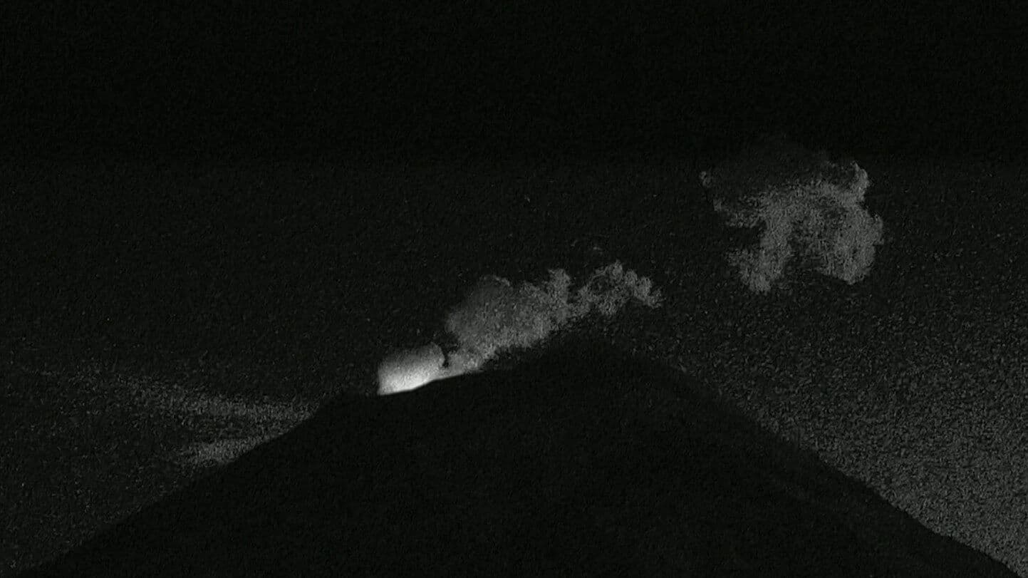 Video: Volcán Popocatépetl se Ilumina con Impactante Tormenta Eléctrica