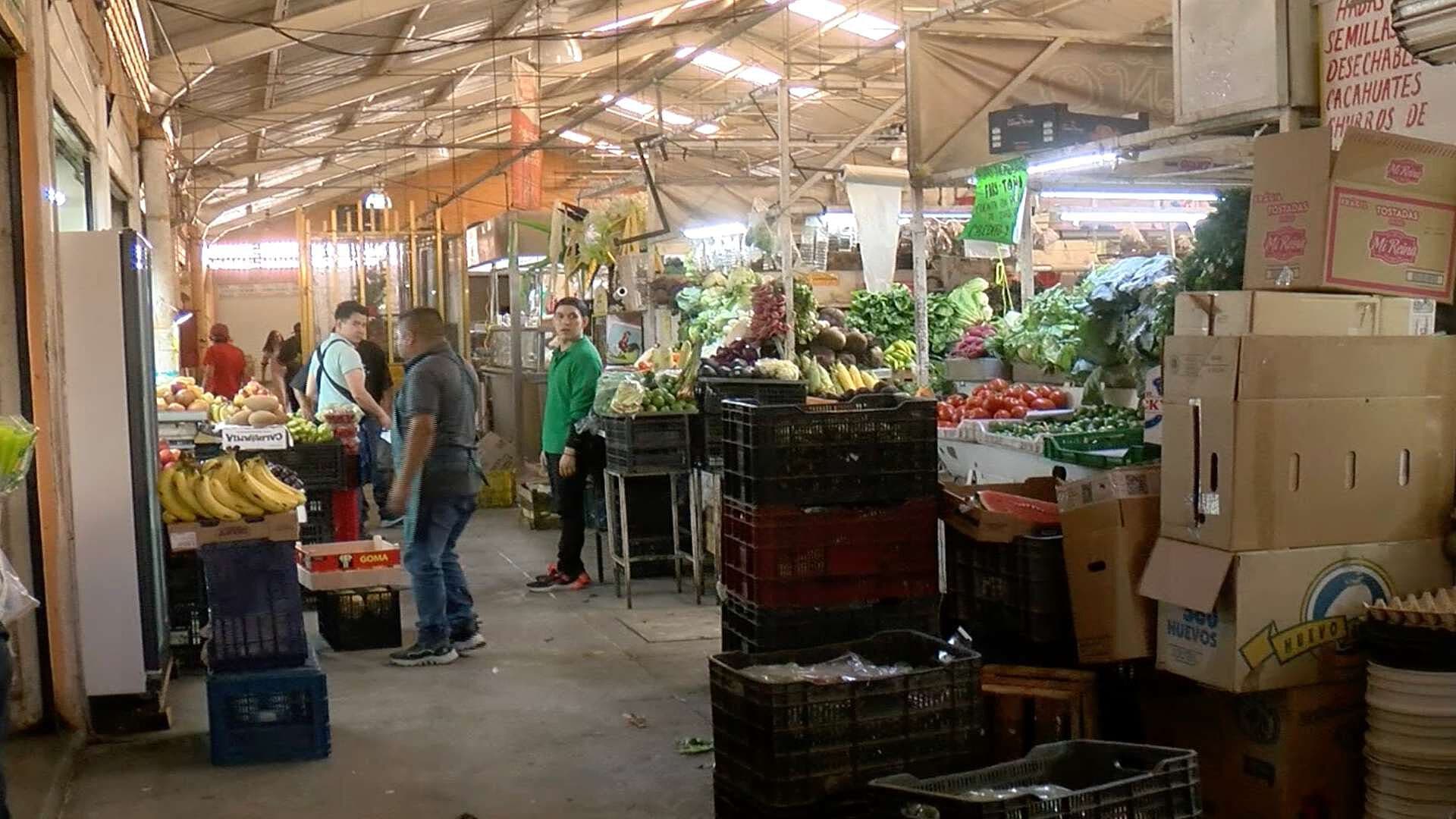 Comerciantes del Mercado Benito Juárez en Irapuato, Batallan por Constantes Apagones