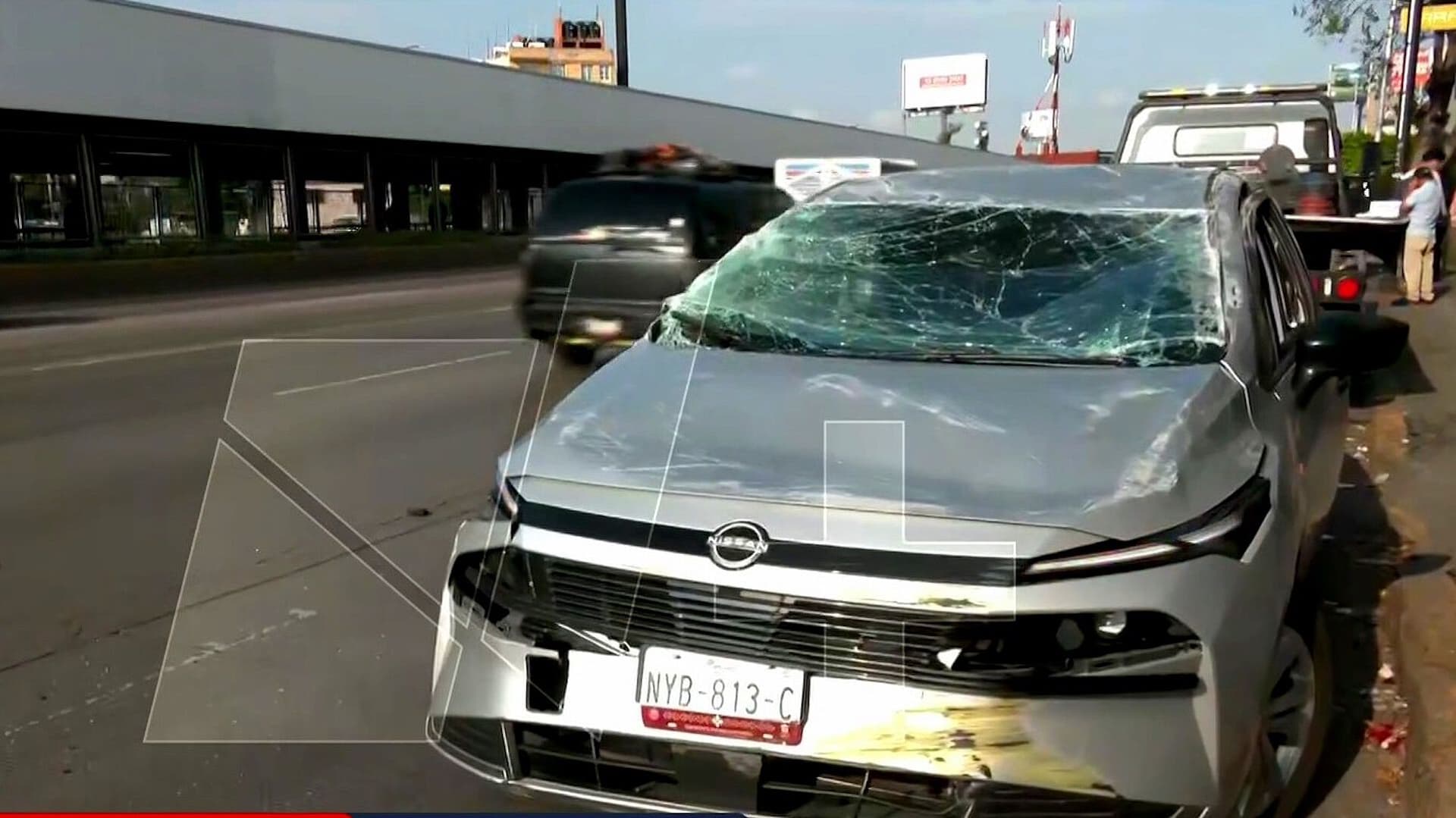 Vehículo Vuelca en Circuito Interior, Gustavo A. Madero, CDMX; Hay Dos Lesionados