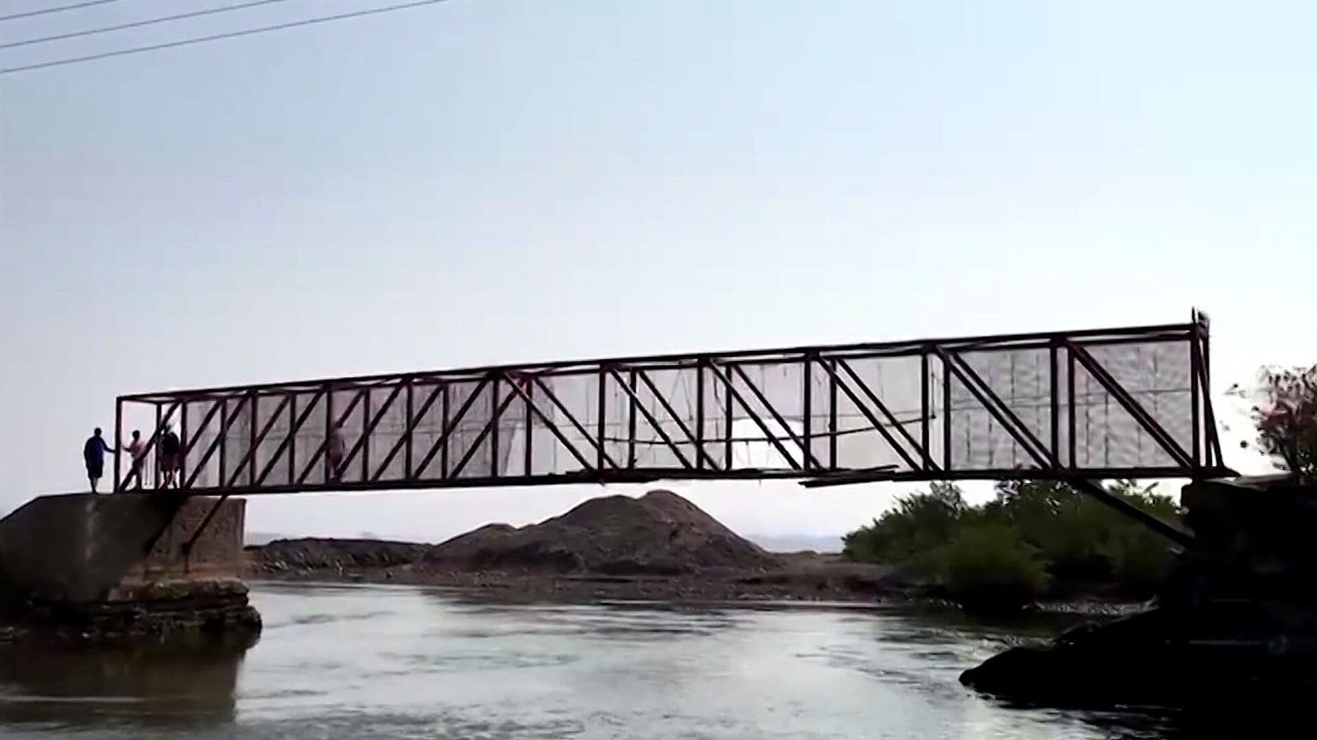 Colapsó Puente Peatonal en Playa La Boquita de Manzanillo; Hay 11 Lesionados