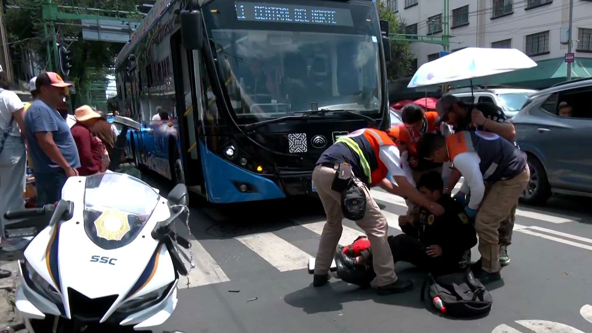 Motopatrullero Fue Atropellado por Trolebús en Eje Central, CDMX