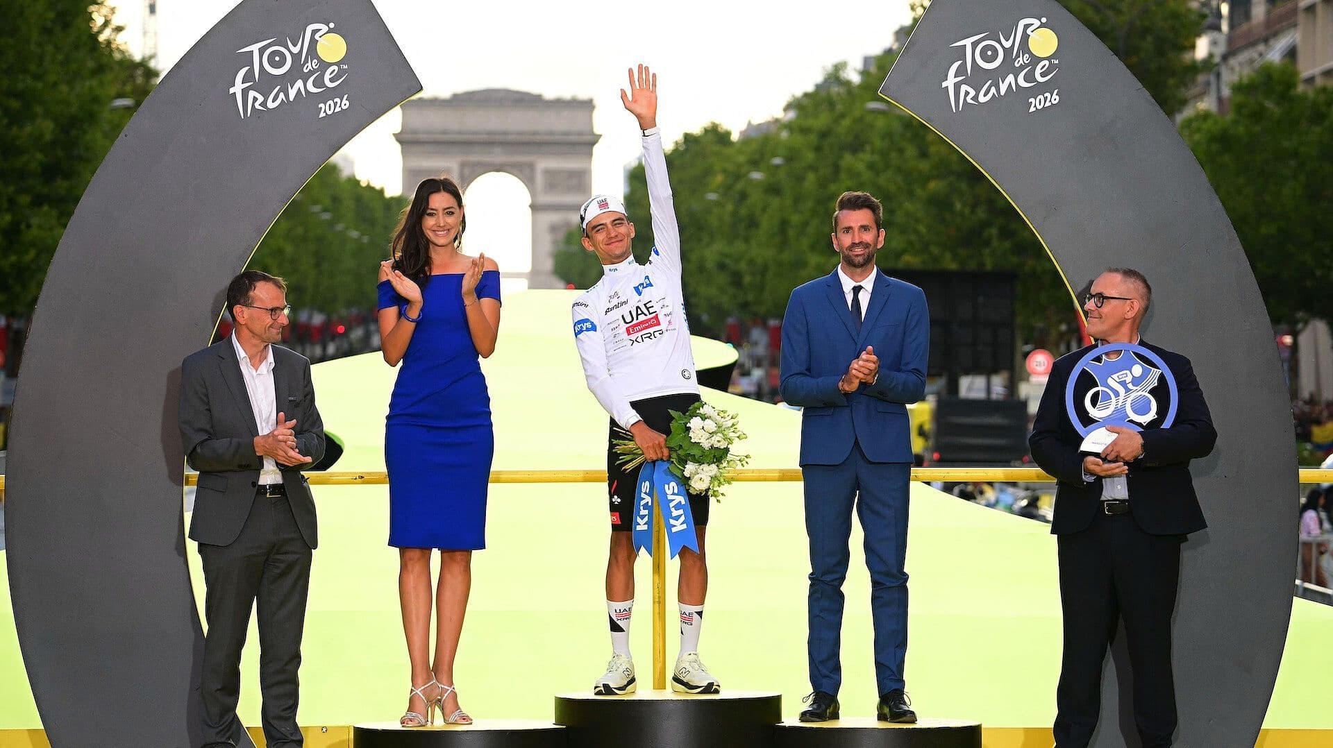 Sheinbaum Felicitó a Isaac del Toro por Histórico Podio en el Tour de France