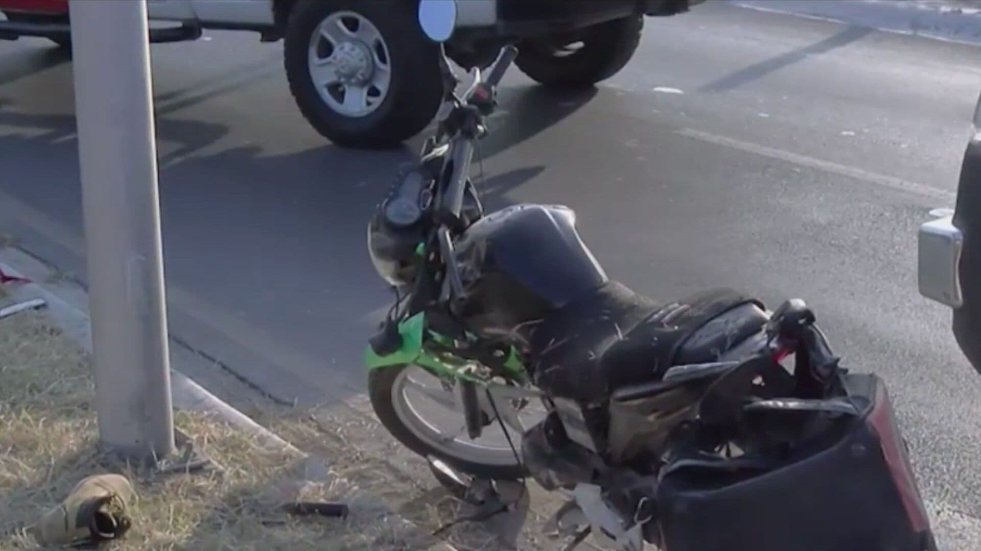 Motociclista en Presunto Estado de Ebriedad Derrapa y Queda Herido en Monterrey