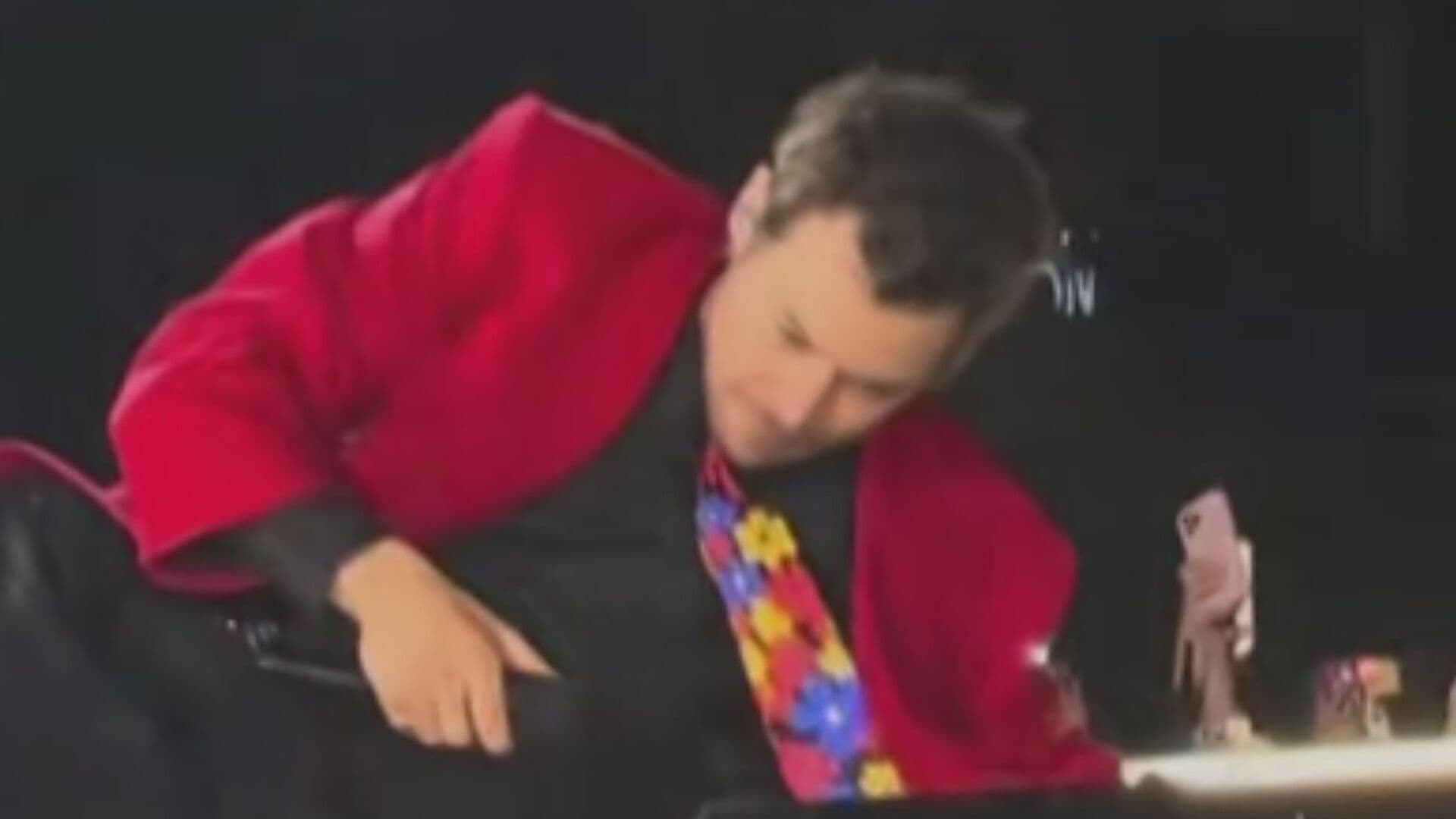 VIDEO | Momento Exacto de la Caída de Harry Styles Durante Concierto en CDMX