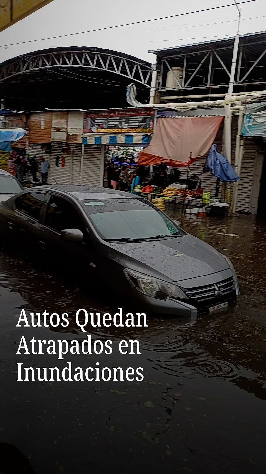 Autos Quedan Atrapados en Inundaciones en Durango