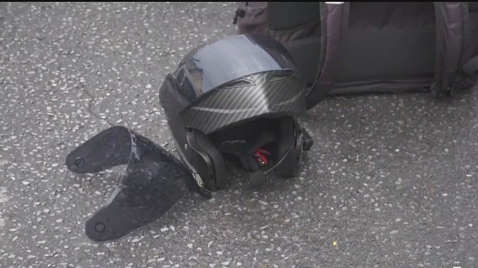 Motociclista Derrapa y se Impacta contra Vehículo en Monterrey