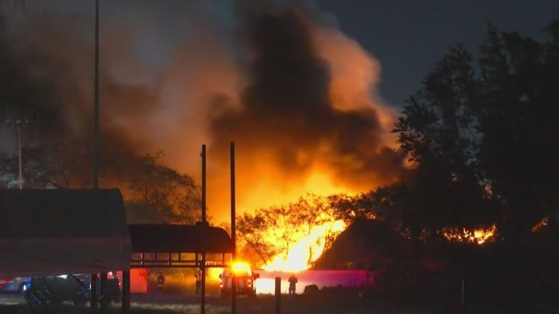 Arde Basurero Municipal en Col. Venustiano Carranza en Monterrey