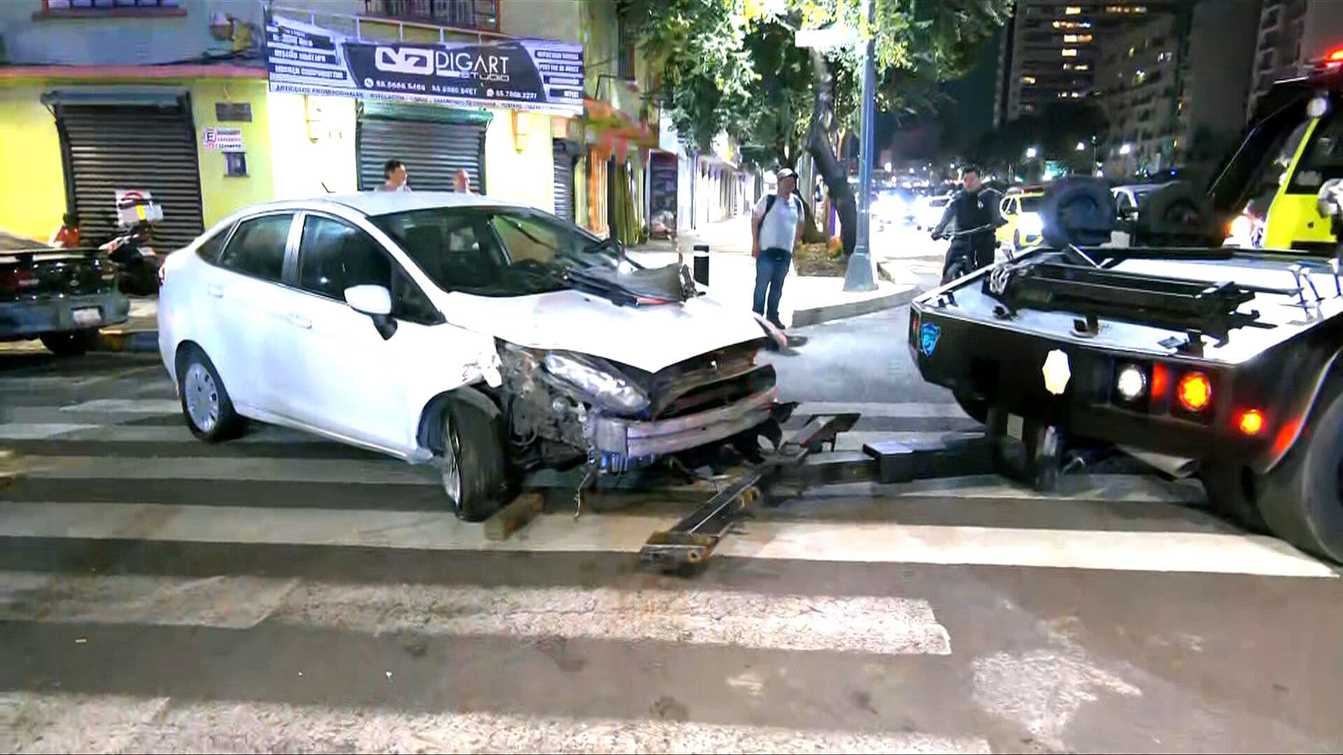 Autos que Echaban ‘Carreritas’ Provocan Fuerte Accidente en Calzada de Tlalpan, CDMX