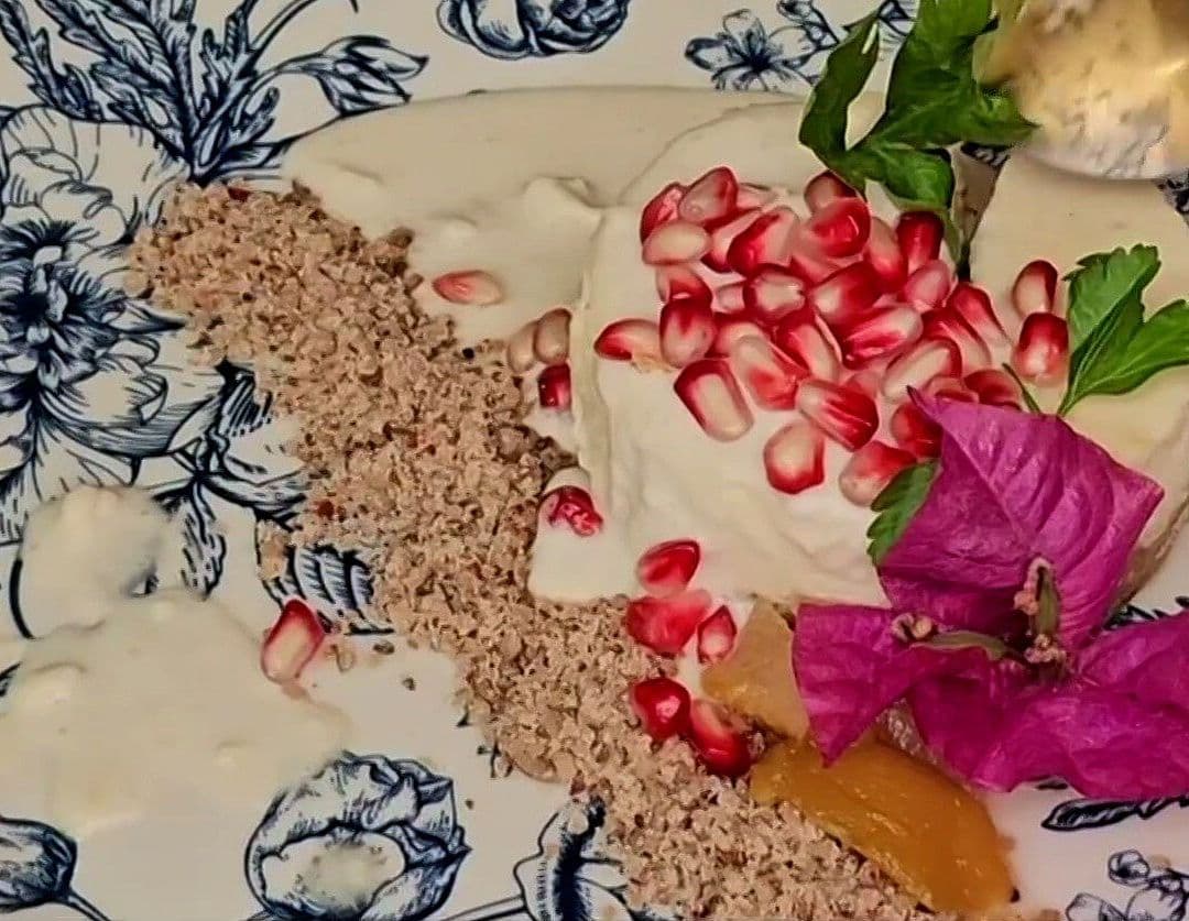 De Platillo a Postre: Así Reinventan el Chile en Nogada con Helados y Pasteles en Puebla