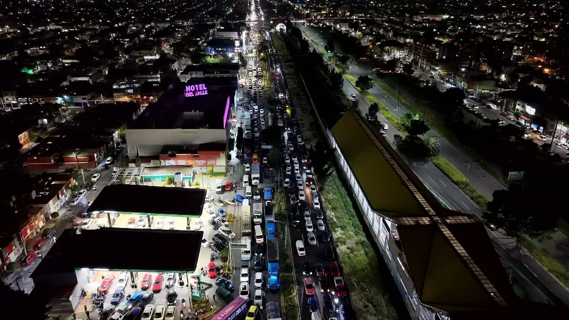 Desde el Aire: Familiares de Melanie Estrella Bloquean Avenida Central por su Desaparición