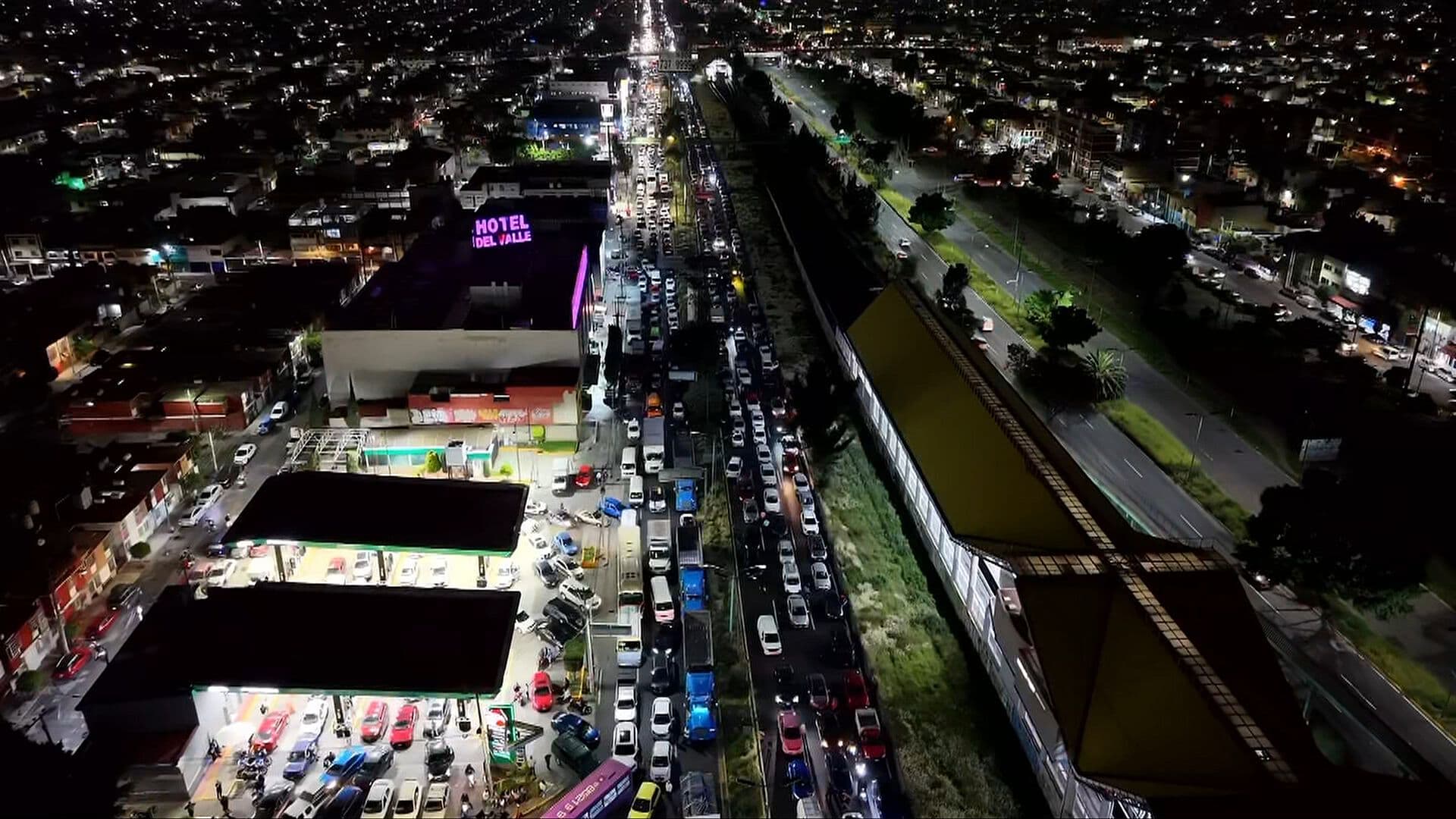Desde el Aire: Familiares de Melanie Estrella Bloquean Avenida Central por su Desaparición