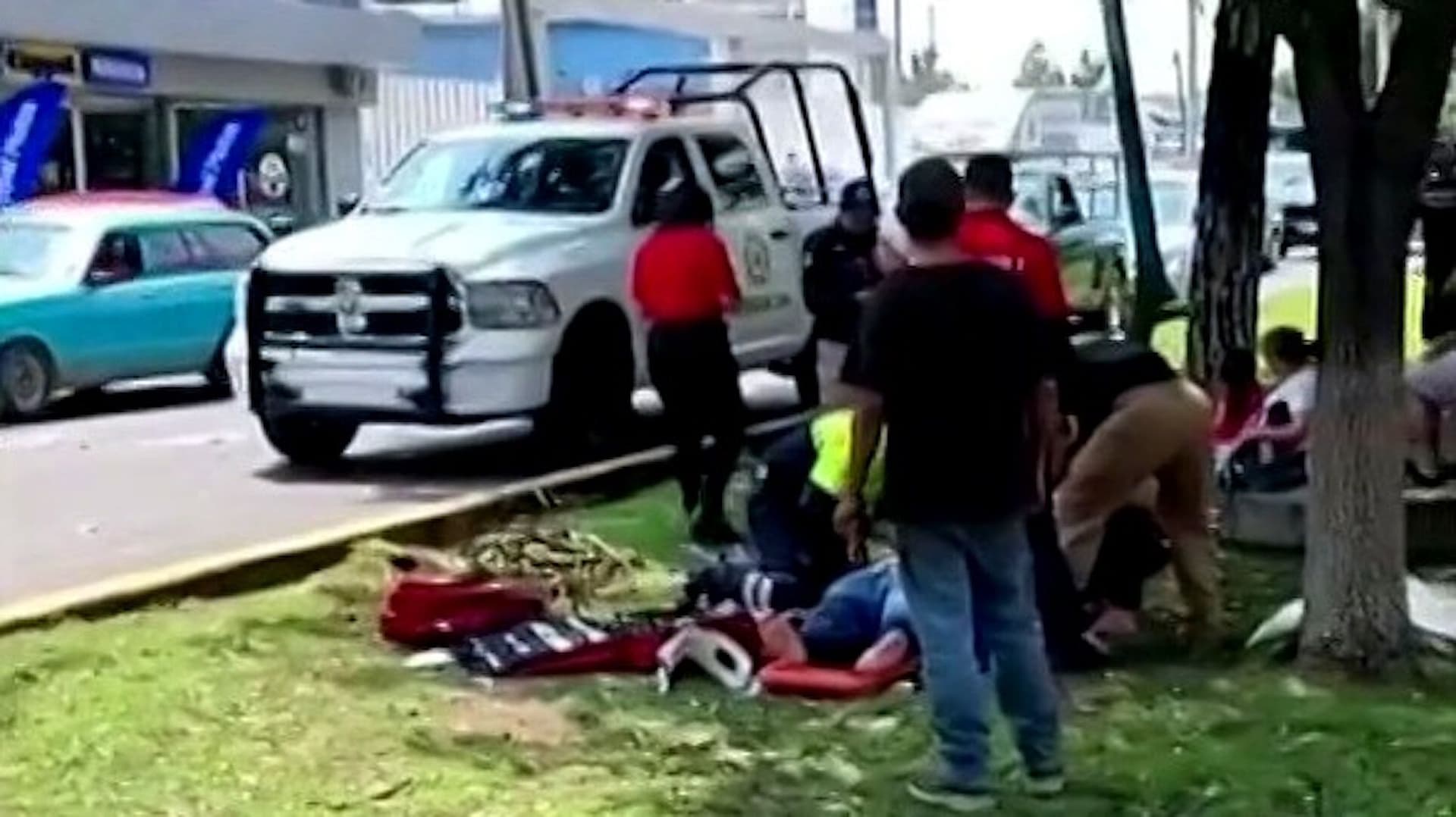 Camión Arrolla a Motociclista y Chofer Huye en Jiutepec, Morelos