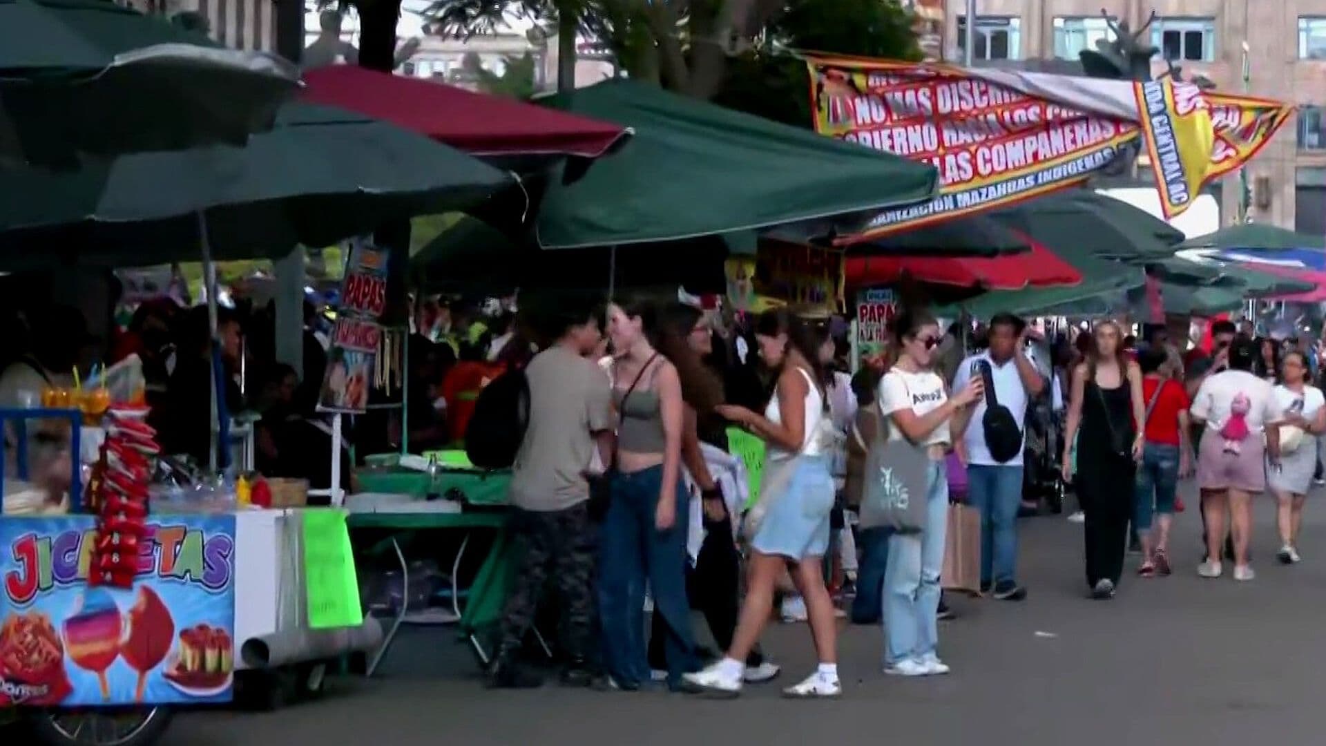 Vendedores Bloquean Avenida Juárez y Provocan Cierre en Cuauhtémoc, CDMX