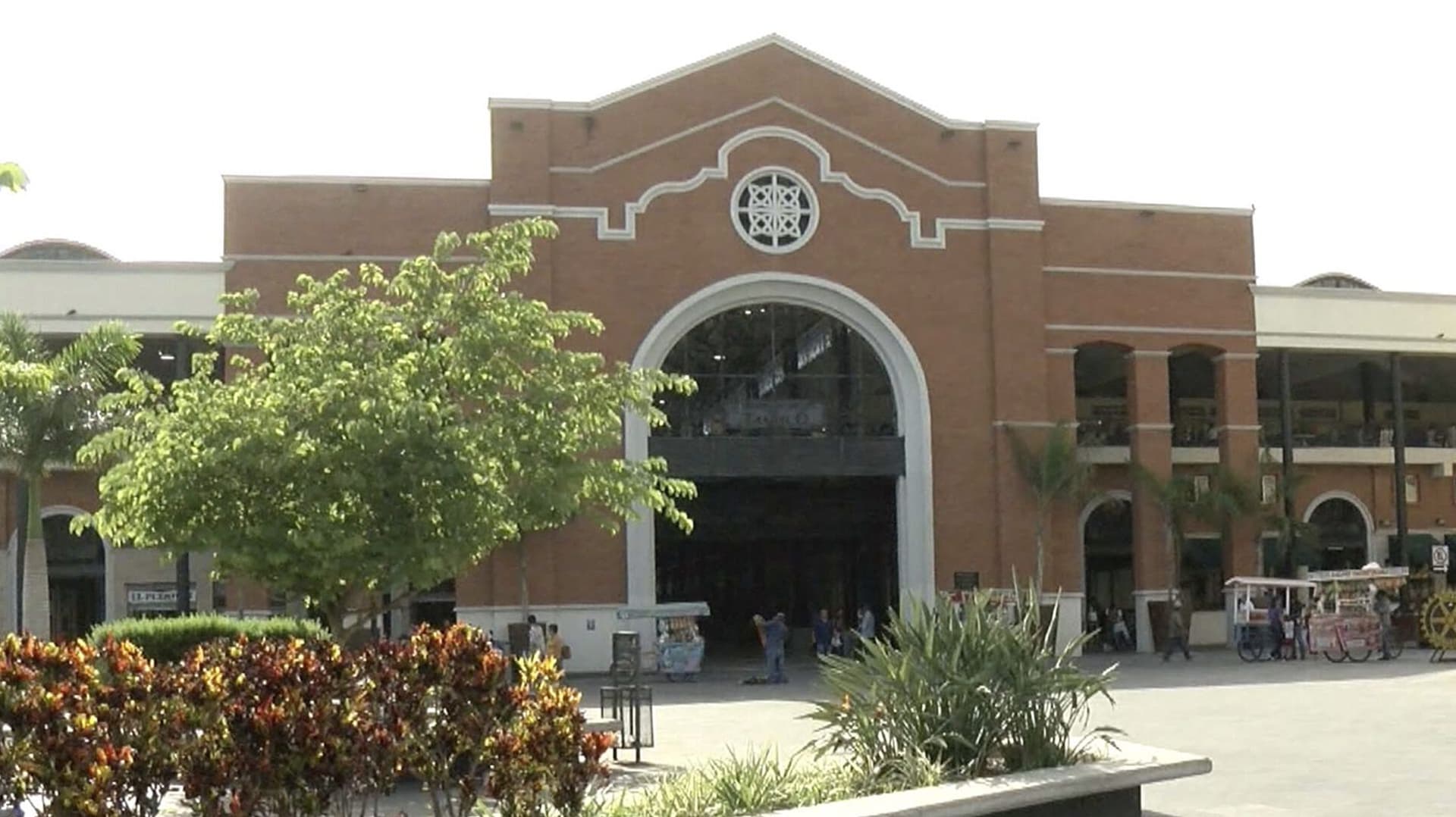 Colocan Cintas en Mercado Municipal de Tampico para Delimitar Zona de Trabajo