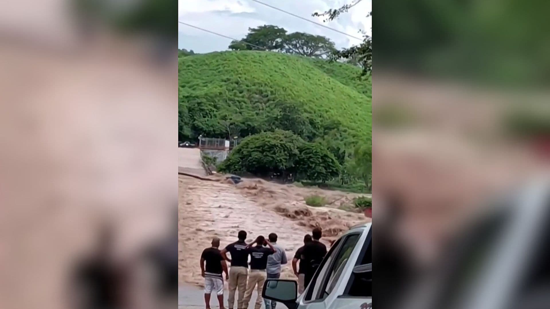 Corriente Arrastra Vehículo con Tres Personas en Presa Las Gaviotas, Nayarit