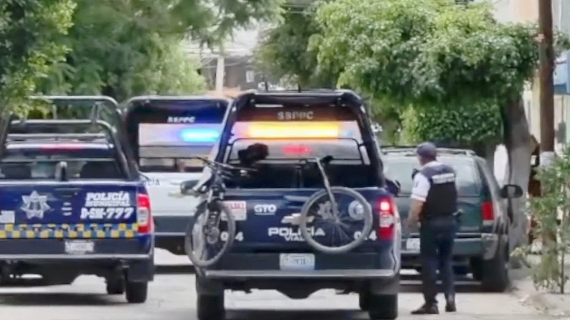 Persiguen y Detienen a Hombre Armado en León; Asaltó a una Persona