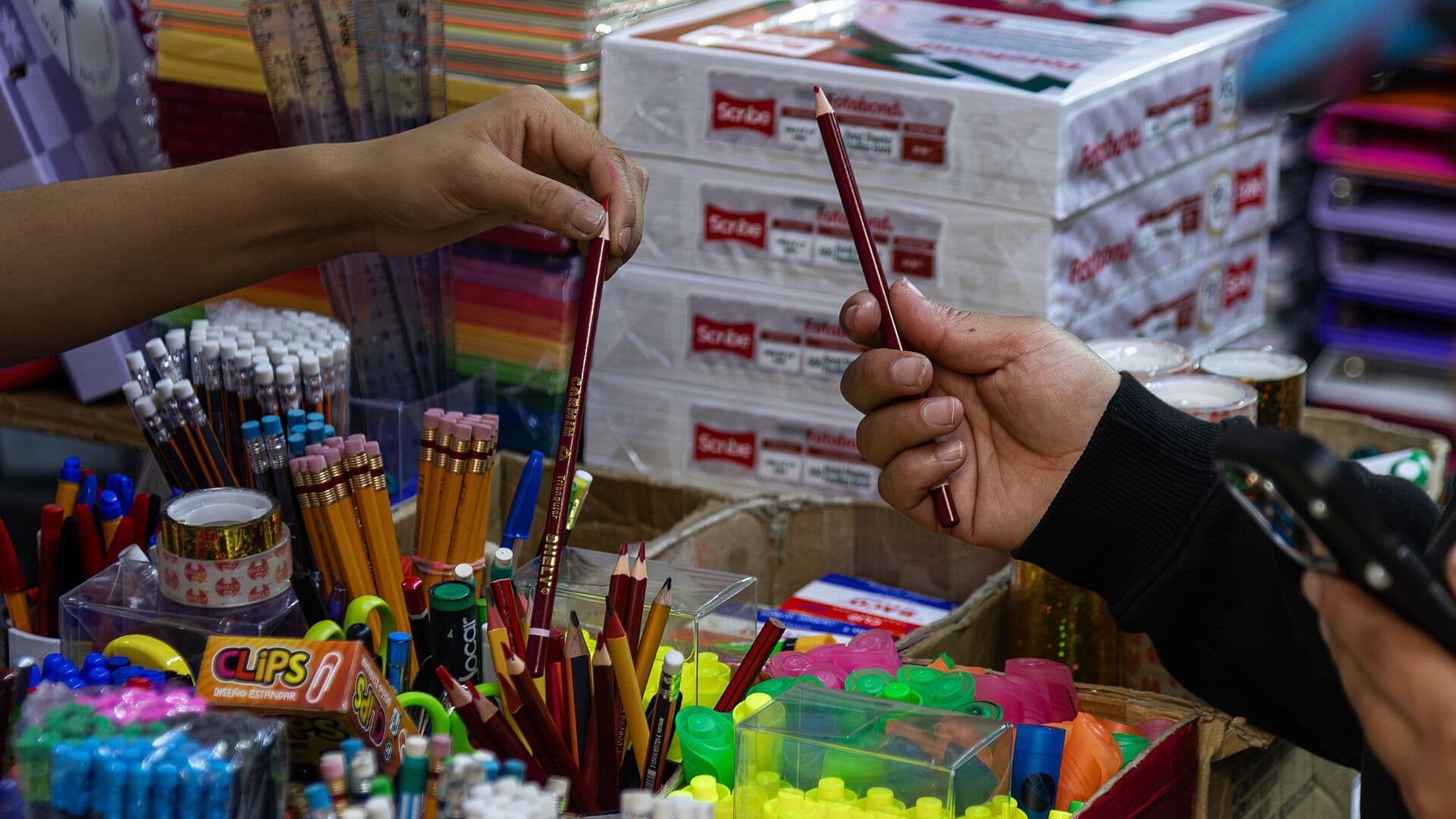 Abarrotan Tiendas en Juárez por Compras de Última Hora Previo a Inicio de Clases