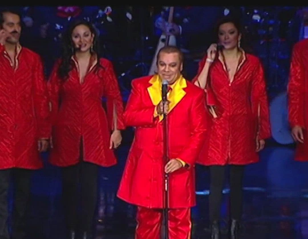 El Día que Juan Gabriel se Vistió del Chapulín Colorado para Homenajear a Chespirito