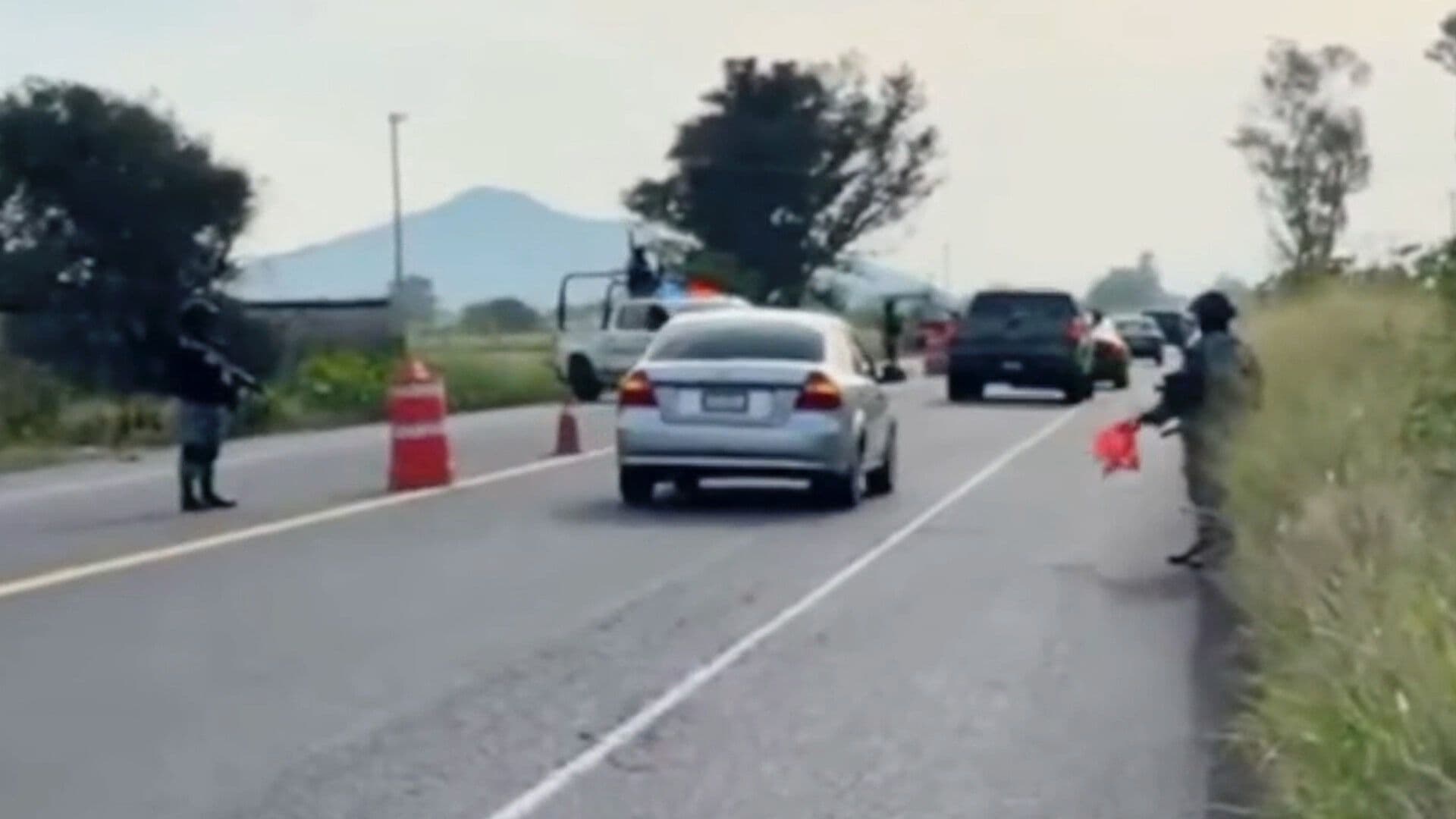 Abandonan Cuerpo Sin Vida en la Carretera de Salvatierra a Yuriria en Guanajuato