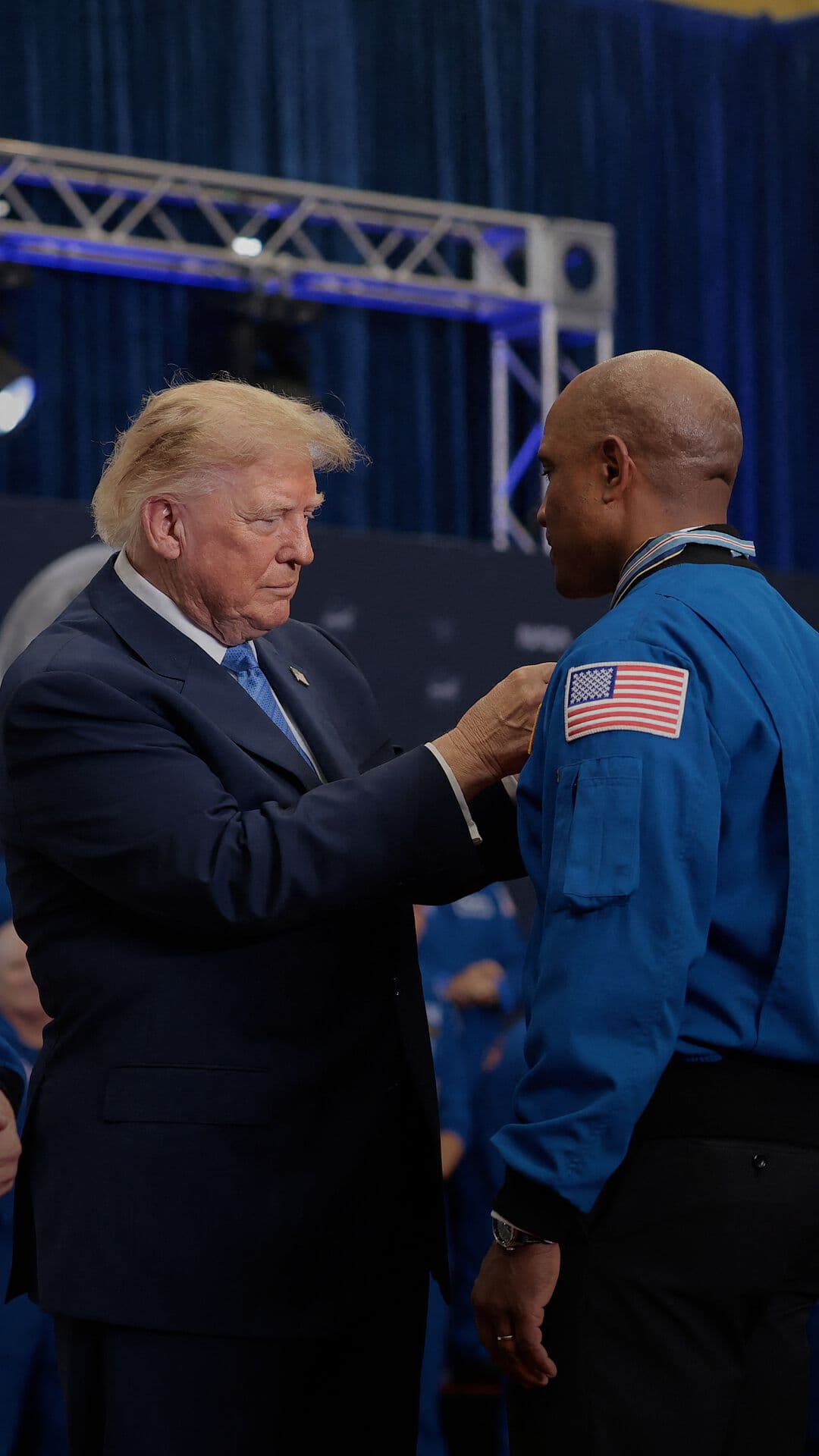Trump Condecora a la Tripulación de Artemis II