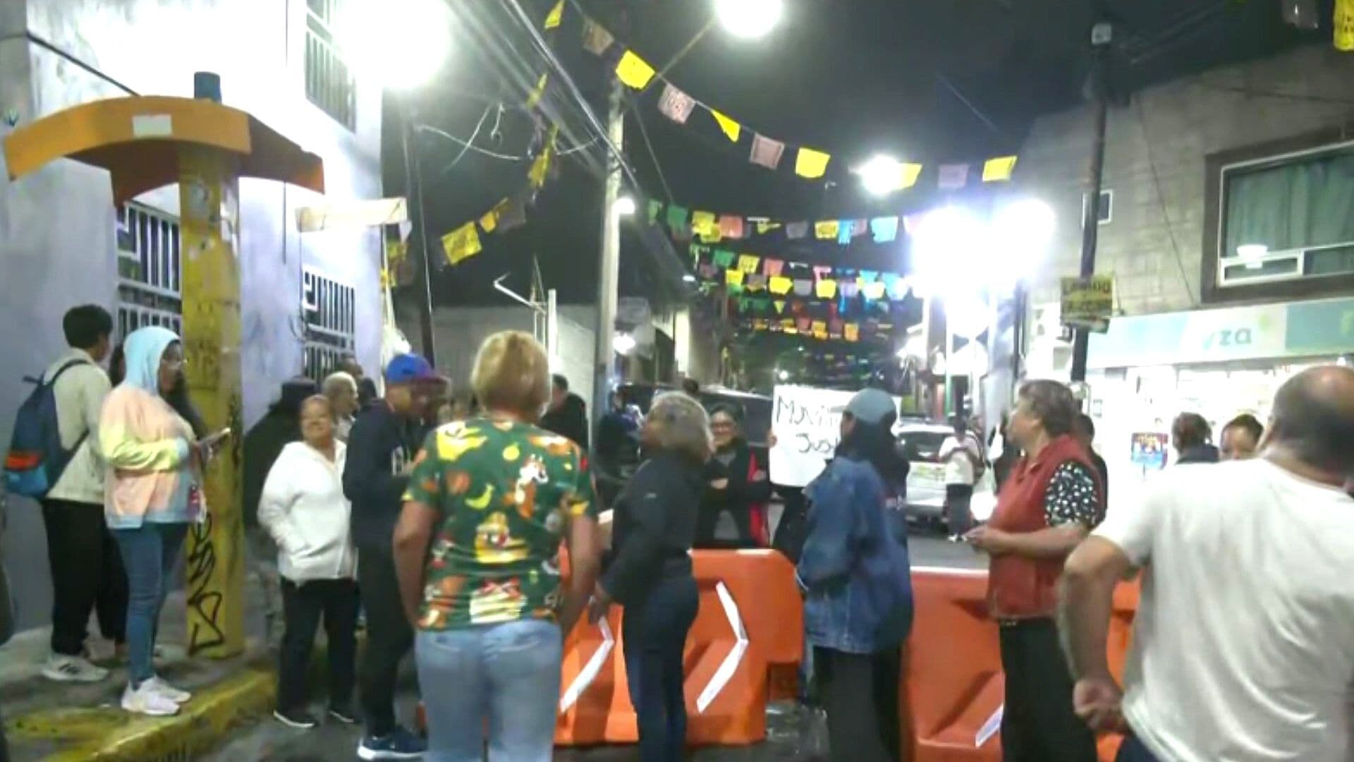 Vecinos Mantienen Bloqueo en Barrio de San Lucas por Cambio de Sentido Vial