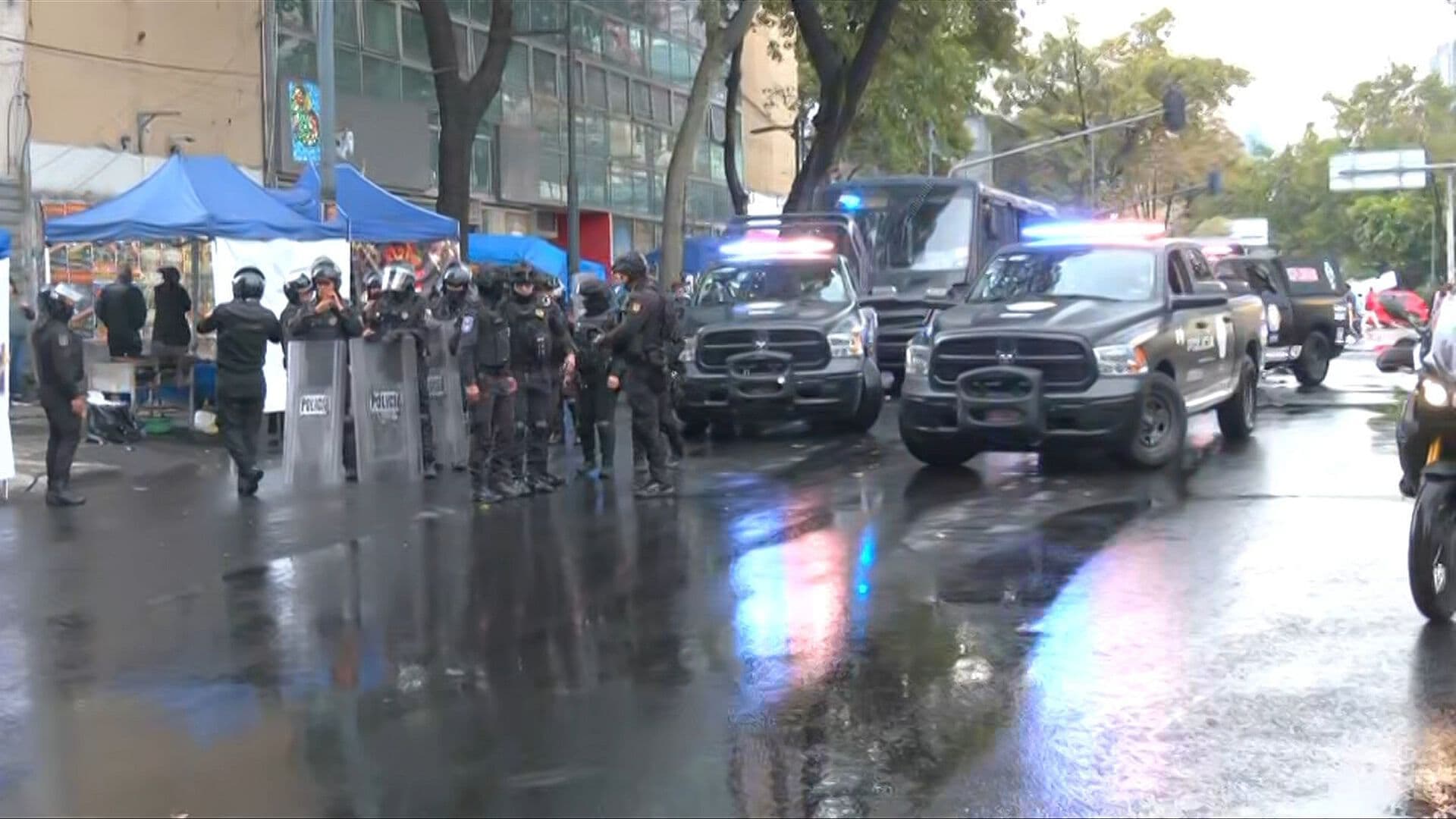 Evacúan Edificio sobre Río de la Loza durante dos Protestas frente a la Fiscalía