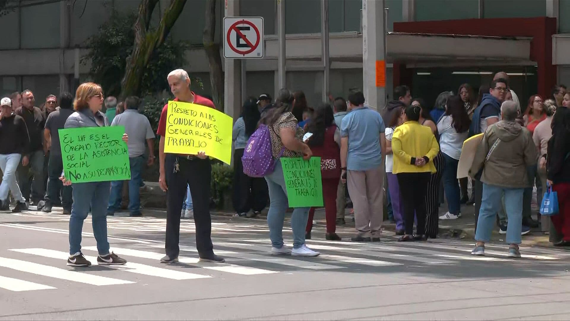 Trabajadores del DIF Bloquean División del Norte