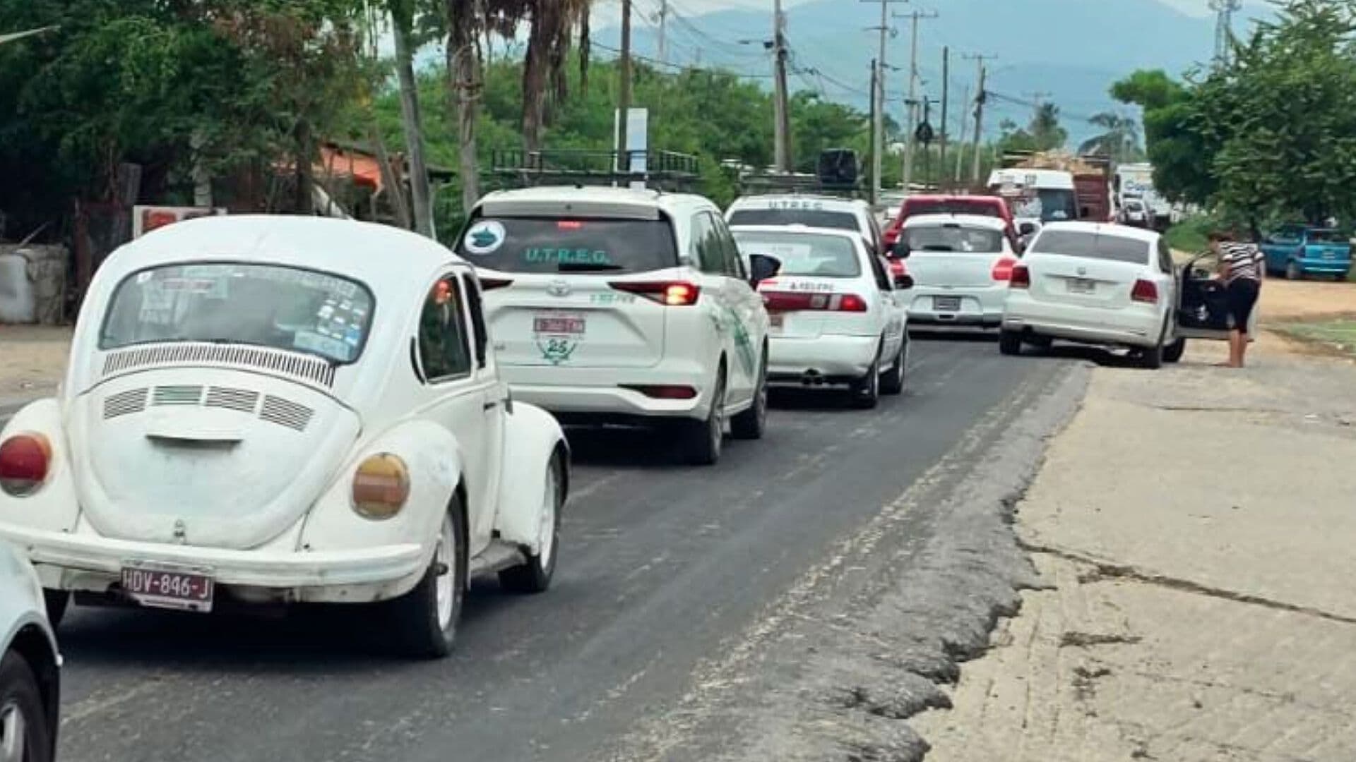 Bloqueo Paraliza Carretera Acapulco-Zihuatanejo por Falta de Luz