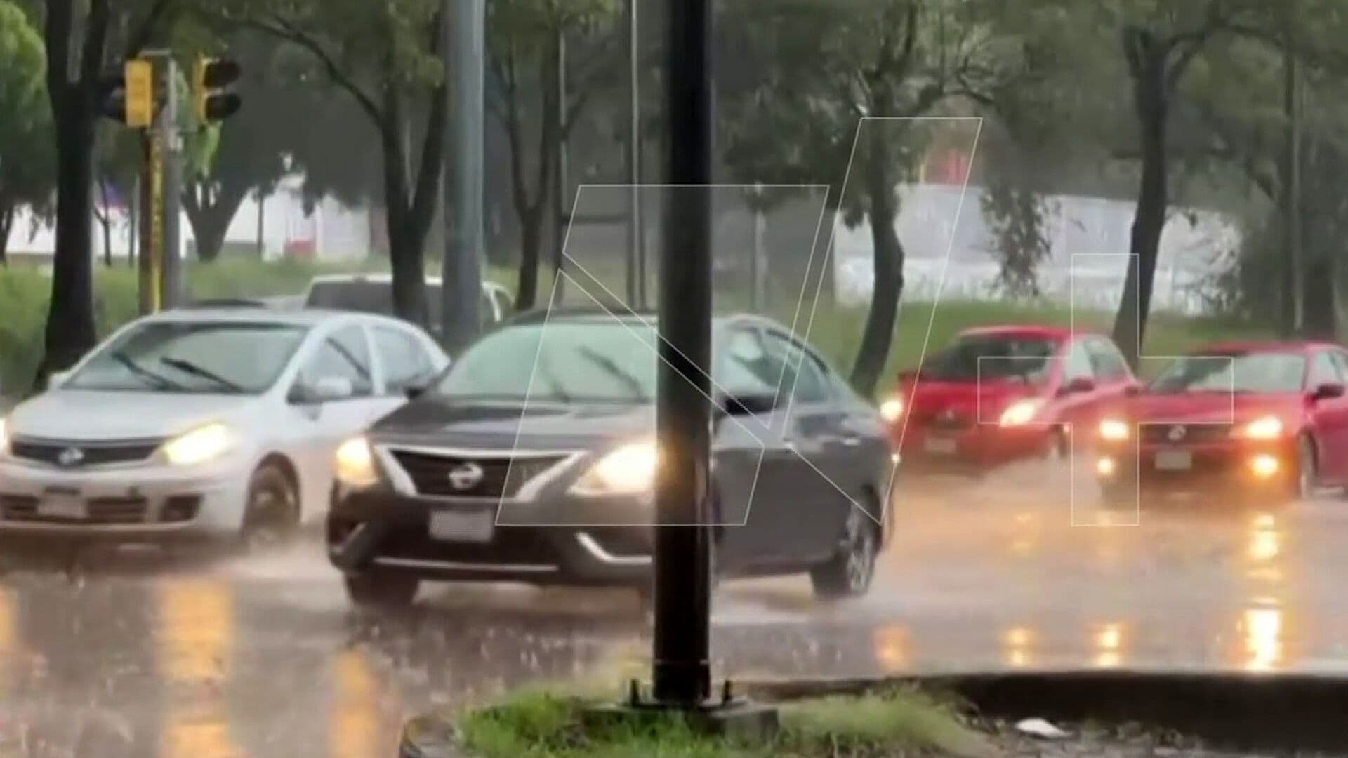 Fuertes Lluvias Dejan Inundaciones, Granizo y Árboles Caídos en CDMX y Edomex