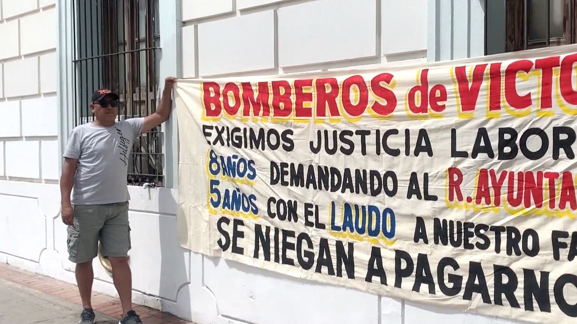 Bomberos Protestan Afuera de Presidencia de Ciudad Victoria por Justicia Salarial