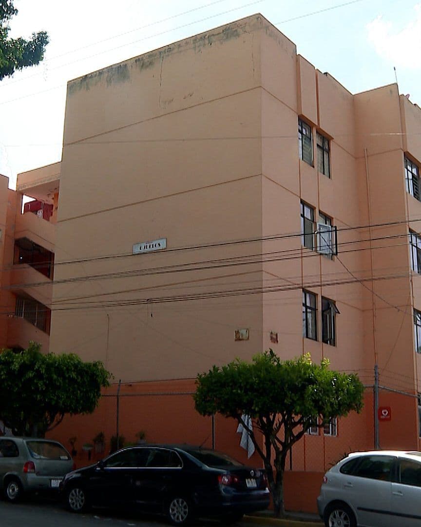 Hombre Cae de Cuarto Piso en Torre de Departamentos en Guadalajara