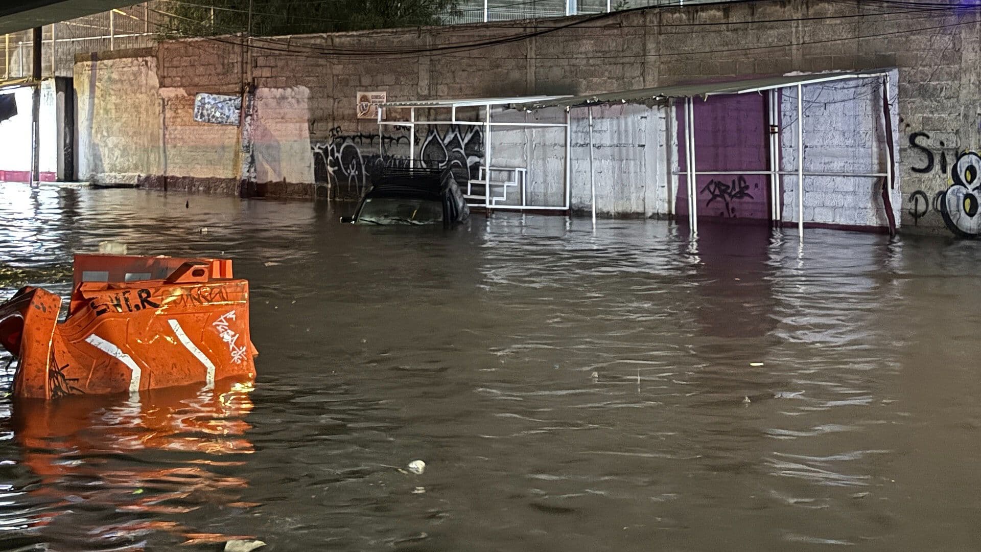 Intensa Lluvia Obliga a Cerrar la Carretera México-Puebla en Los Reyes