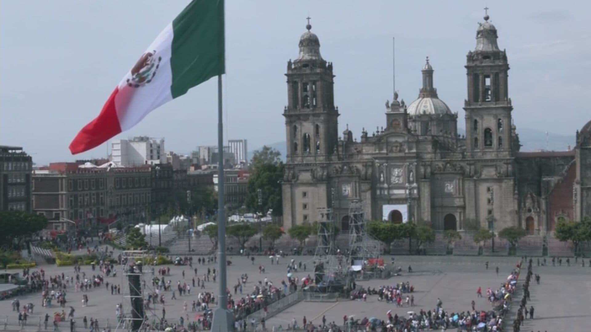 Desde el Aire: Empieza a Llenarse el Zócalo de CDMX por el Grito de Independencia