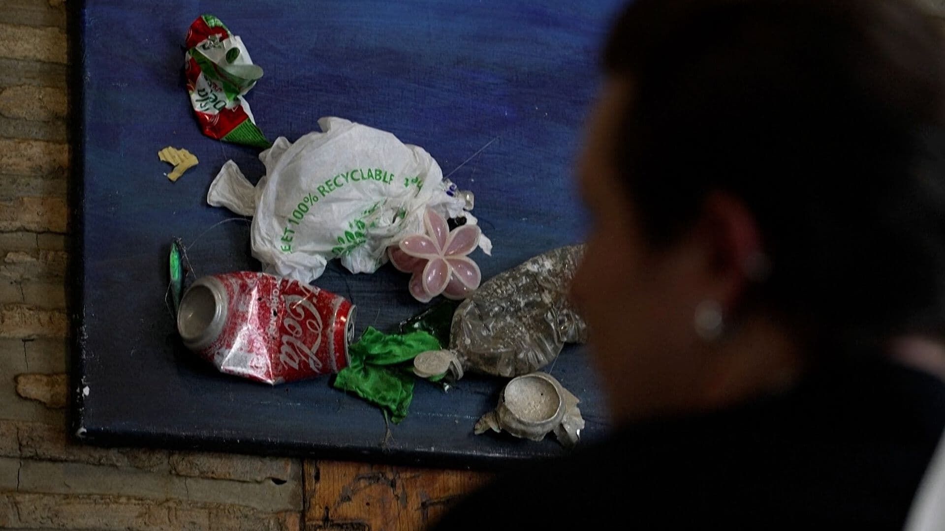 Apneísta Convierte Basura en Arte
