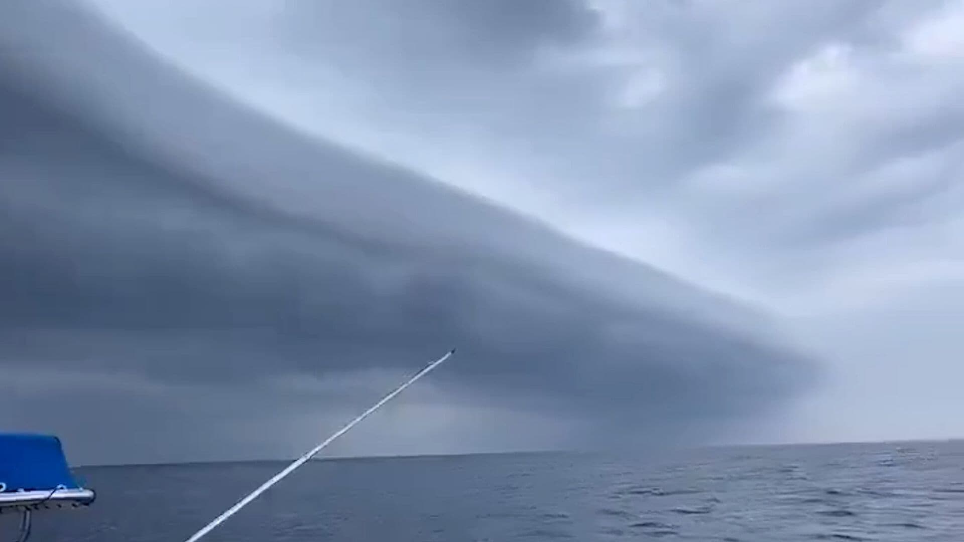 Nube Gigante por Huracán Polo