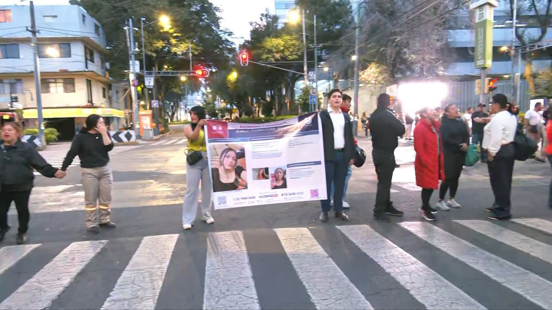 Iba a la Secundaria y Desaparece: Así Bloquea Familia de Scarlet Virginia Ochoa en Portales
