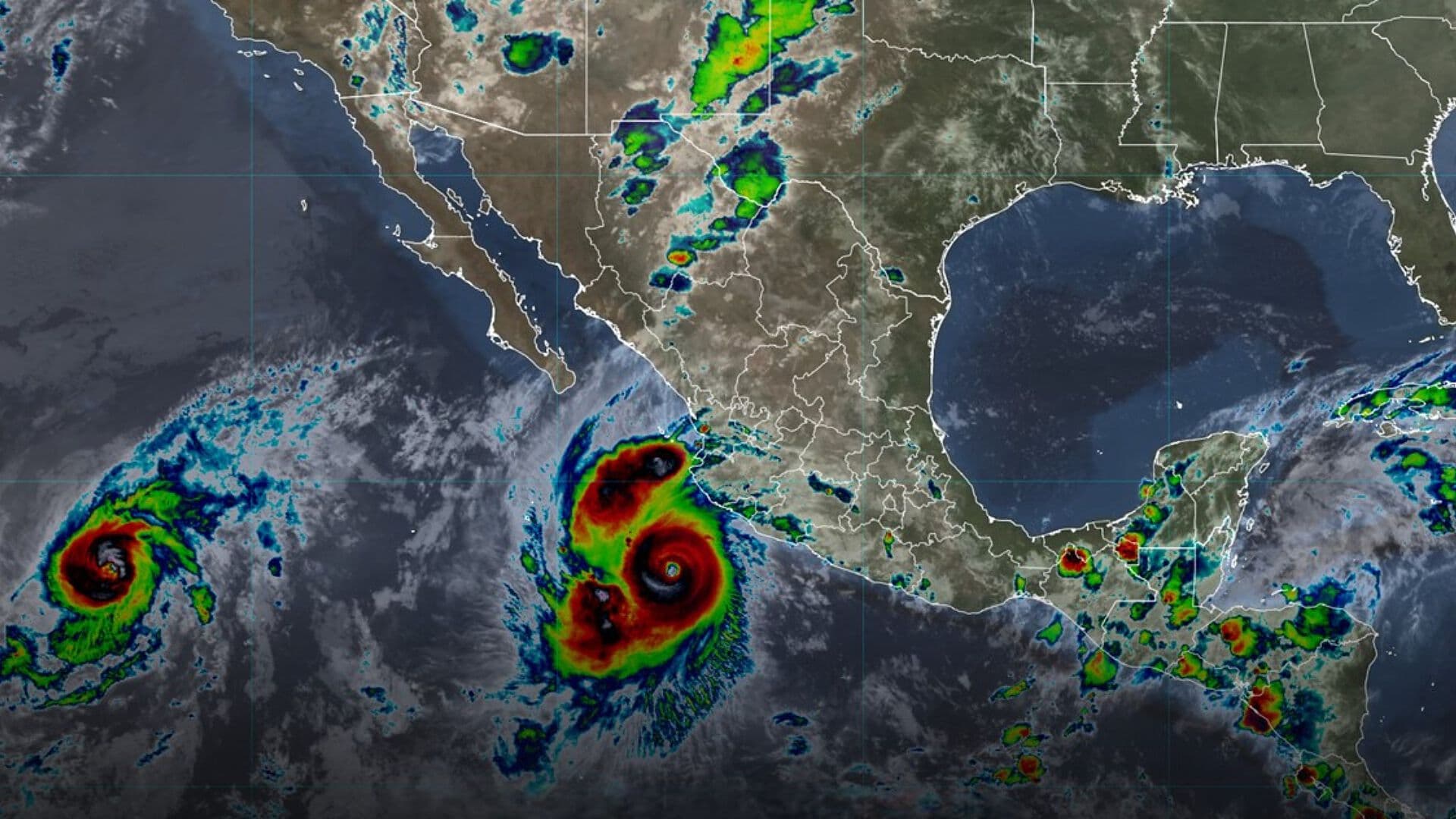 Huracán Polo de Categoría 4 Avanza Hacia la Península de Baja California