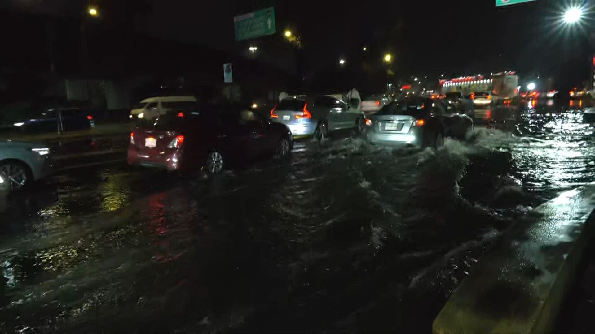 Encharcamientos por Lluvias Complican Tránsito en Viaducto Río de la Piedad, CDMX