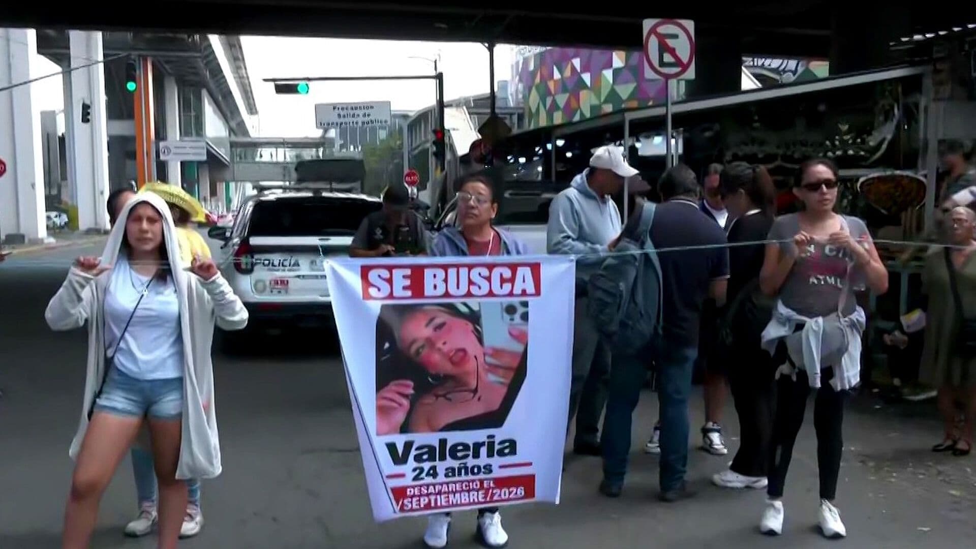 Familiares de Valeria Bloquean Periférico y Tláhuac para Exigir su Localización