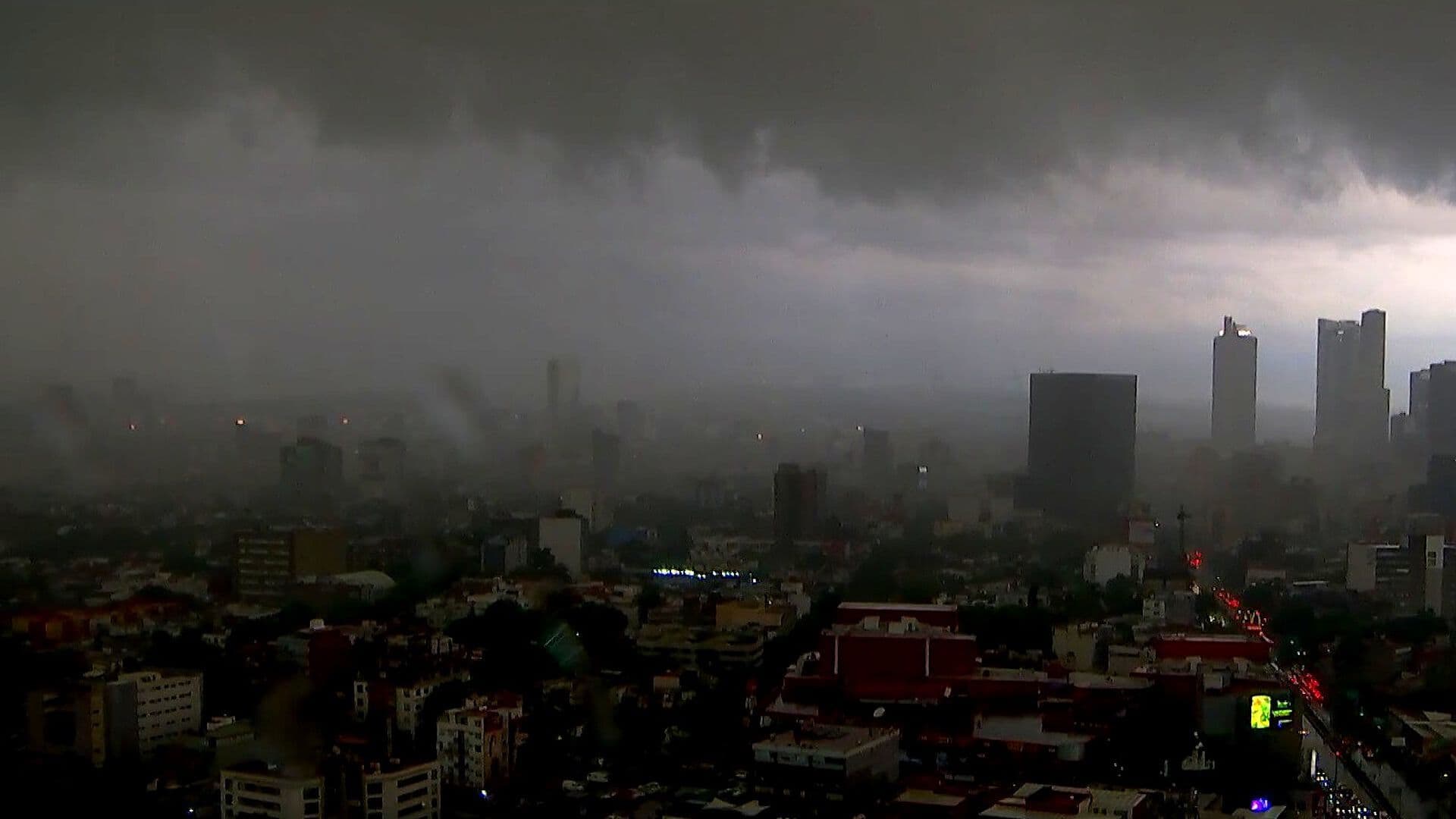 Nubes Negras Cubren CDMX ante Alerta por Lluvias y Granizo en las 16 Alcaldías