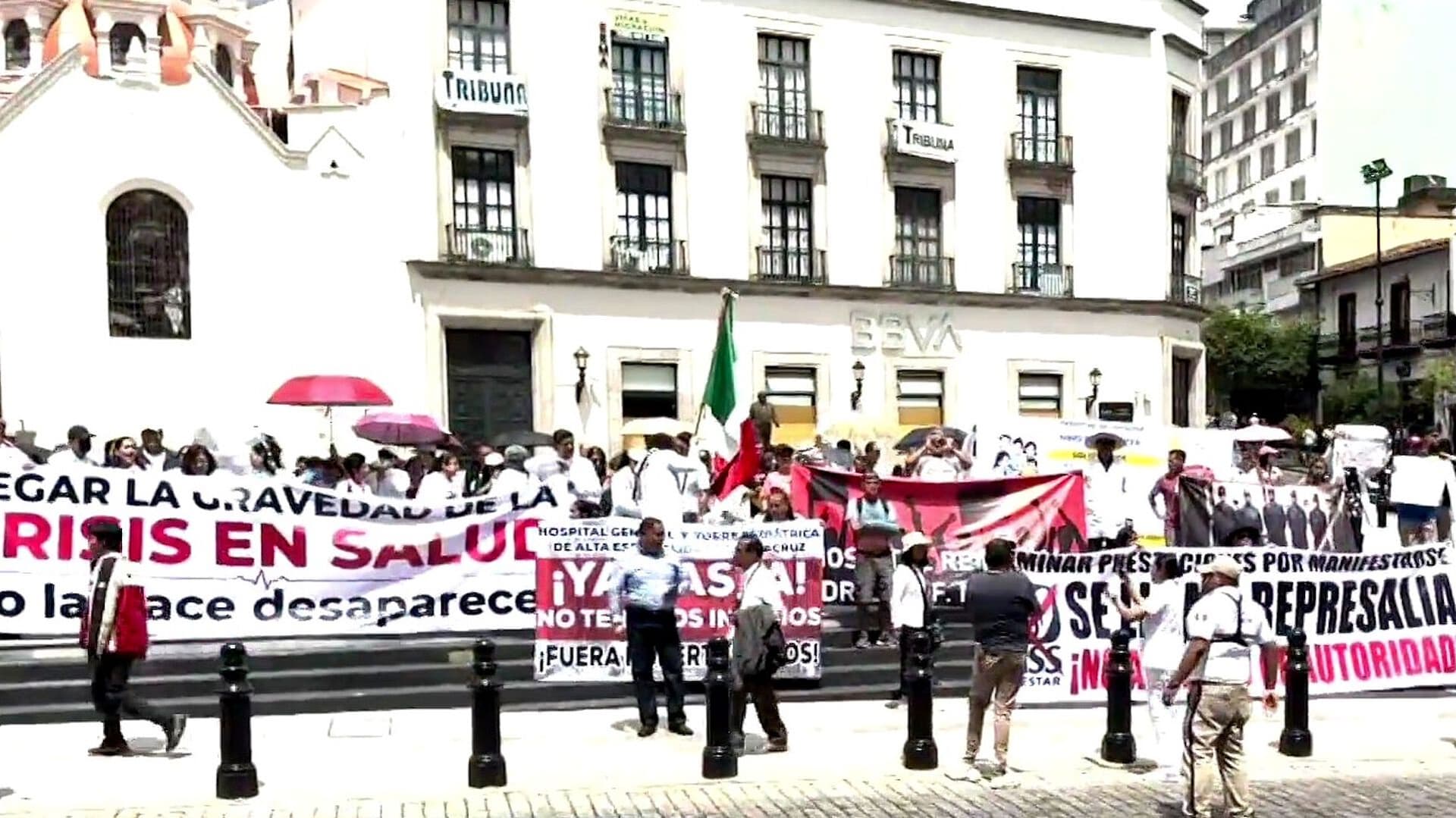 Personal de Salud Marcha en Xalapa por Falta de Medicamentos e Insumos en Hospitales